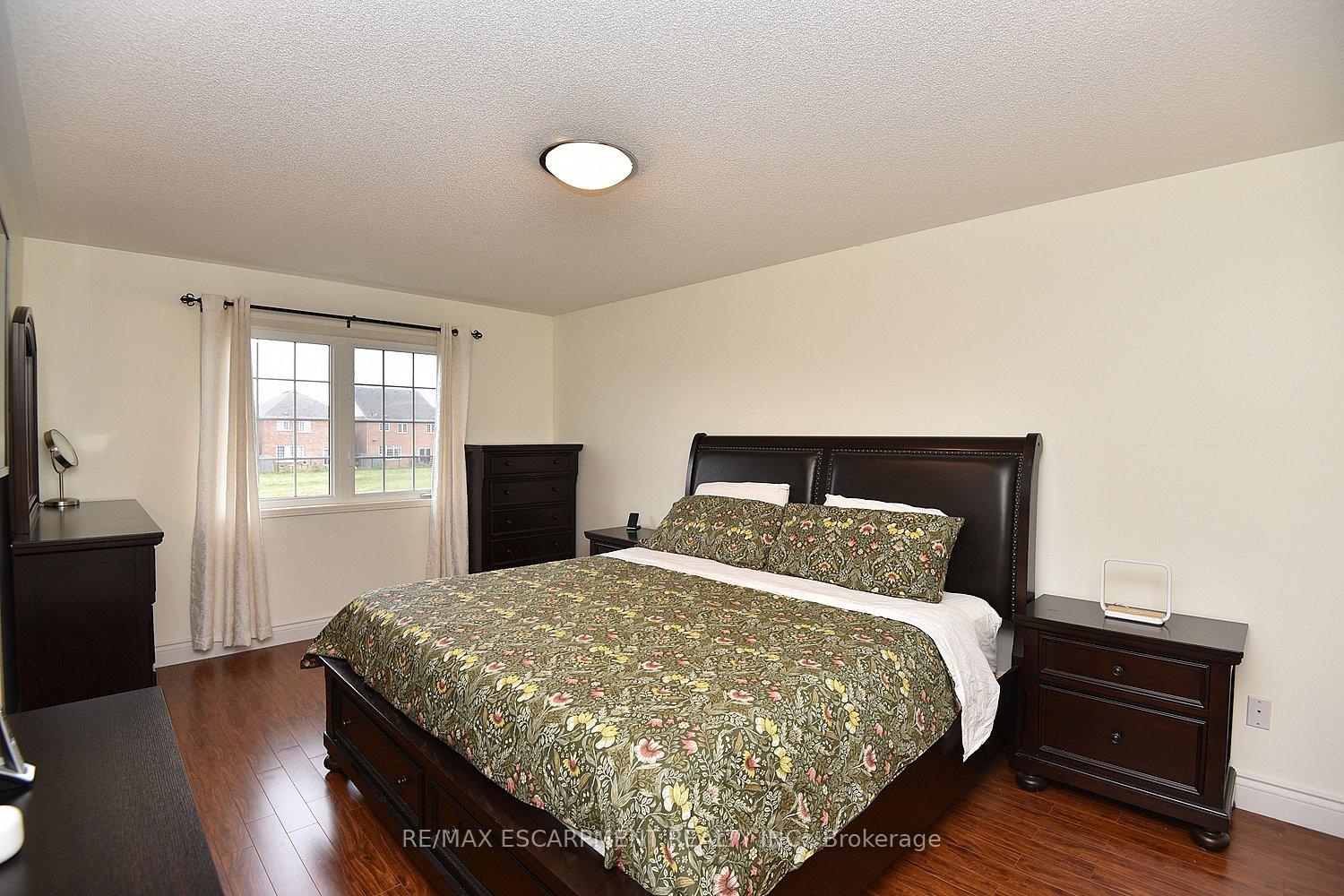 Photo 30 of 670 Lott Crescent, Milton, Coates — HOMEH
