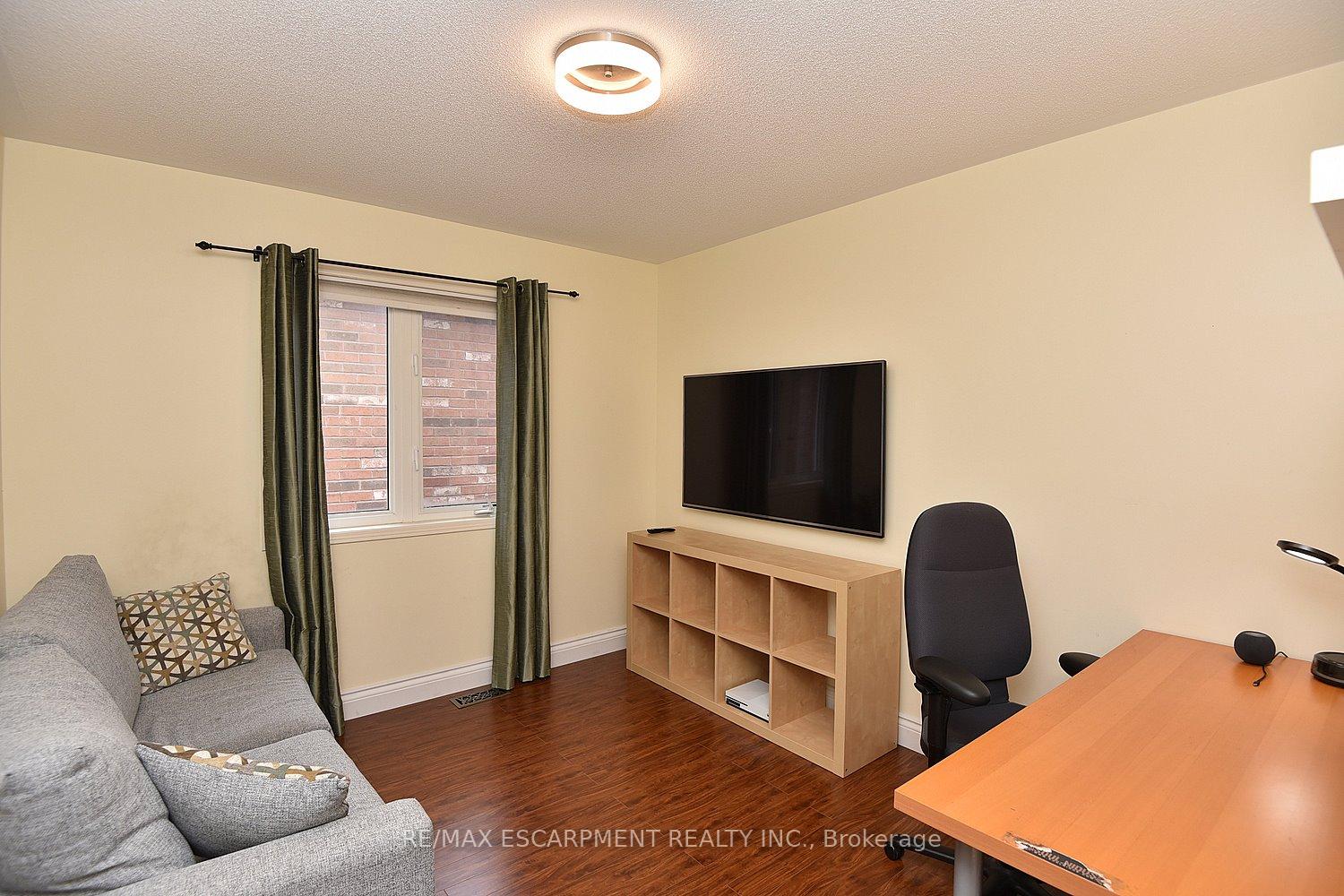 Photo 32 of 670 Lott Crescent, Milton, Coates — HOMEH