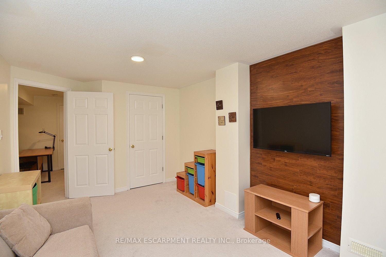 Photo 35 of 670 Lott Crescent, Milton, Coates — HOMEH