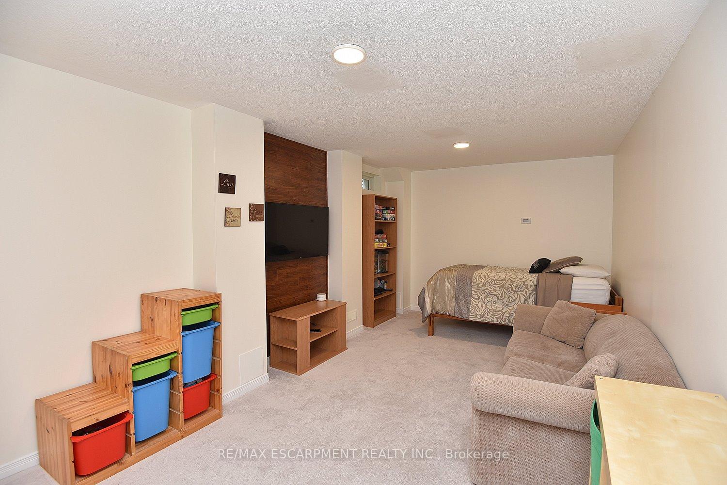 Photo 36 of 670 Lott Crescent, Milton, Coates — HOMEH