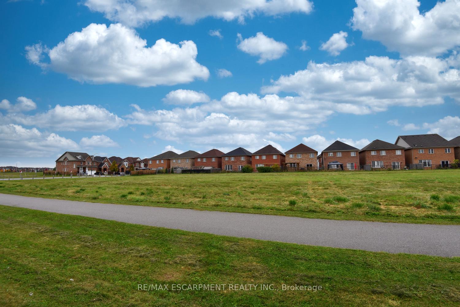 Photo 40 of 670 Lott Crescent, Milton, Coates — HOMEH