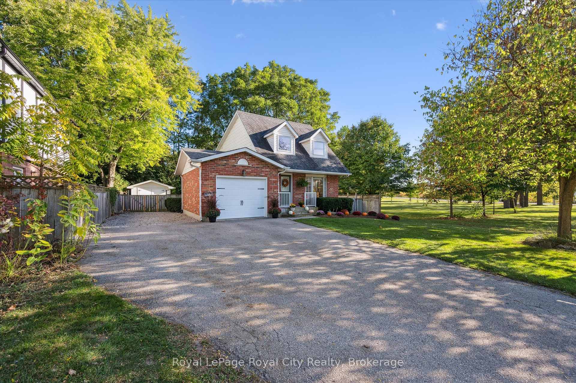 Photo 4 of 586 Kortright Road W, Guelph, Kortright West — HOMEH