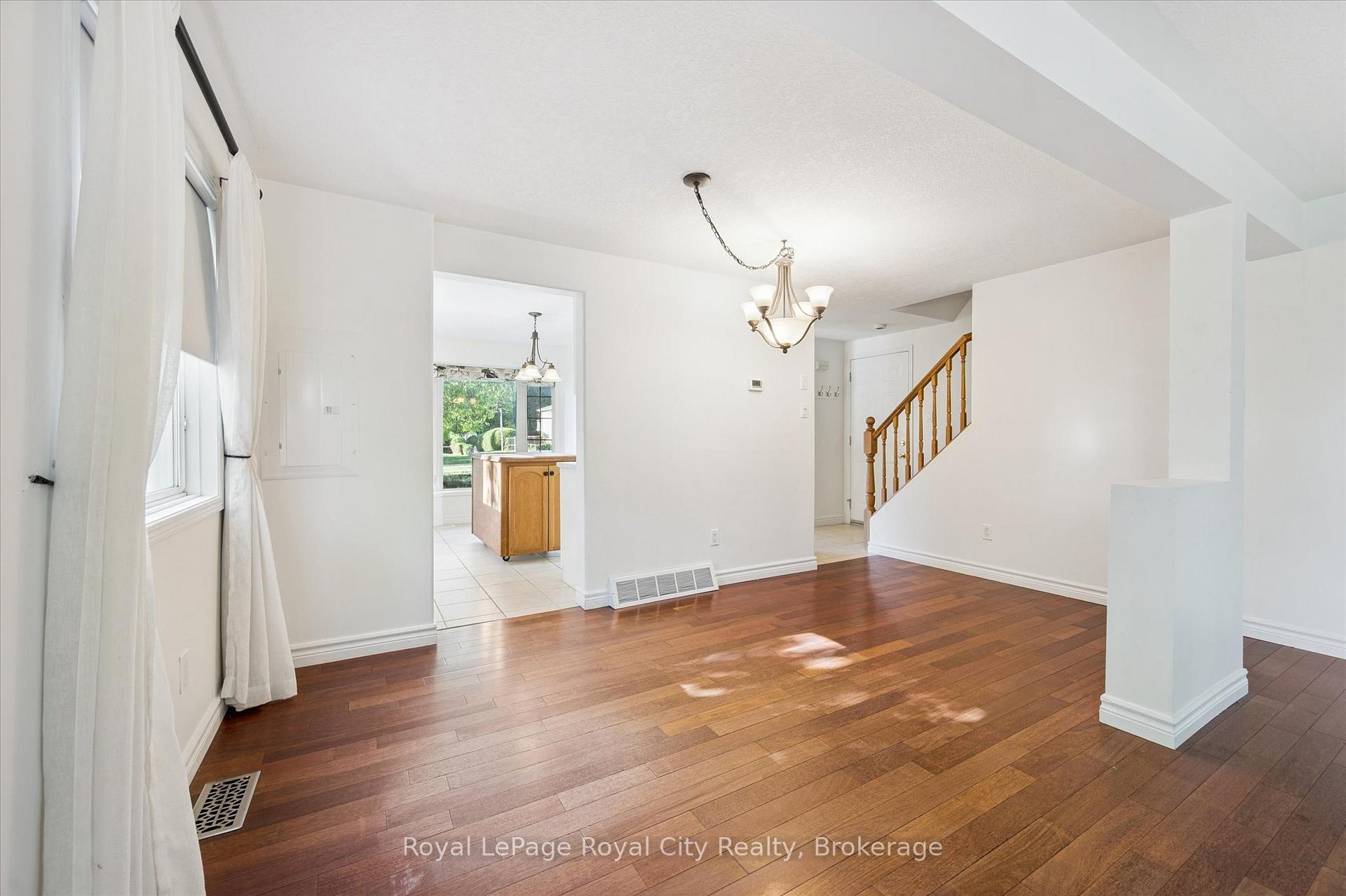 Photo 15 of 586 Kortright Road W, Guelph, Kortright West — HOMEH