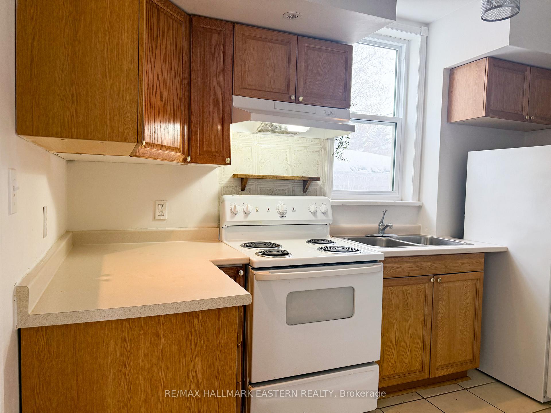 Photo 14 of 734 George Street N, Peterborough, Northcrest Ward 5 — HOMEH