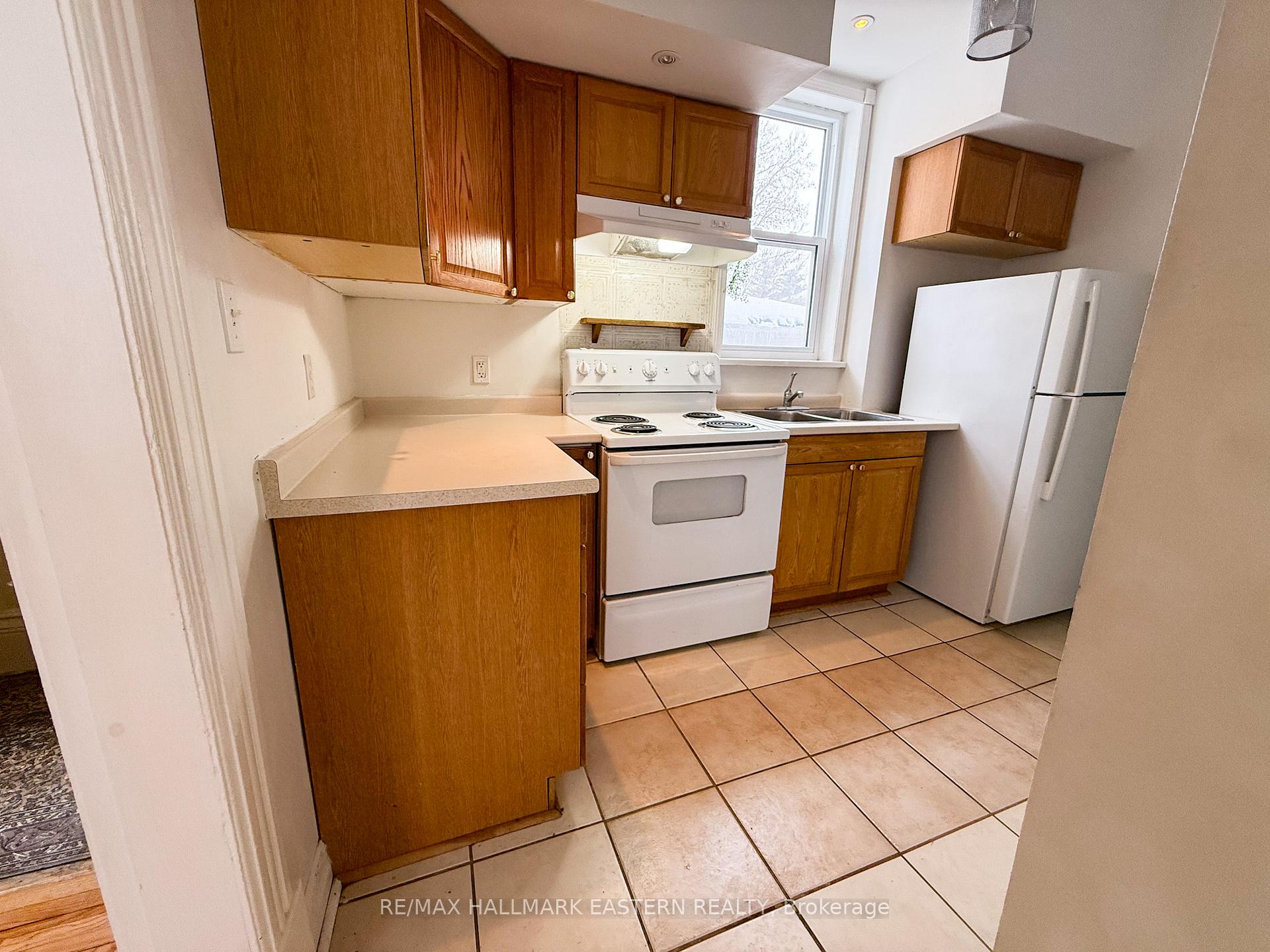 Photo 17 of 734 George Street N, Peterborough, Northcrest Ward 5 — HOMEH