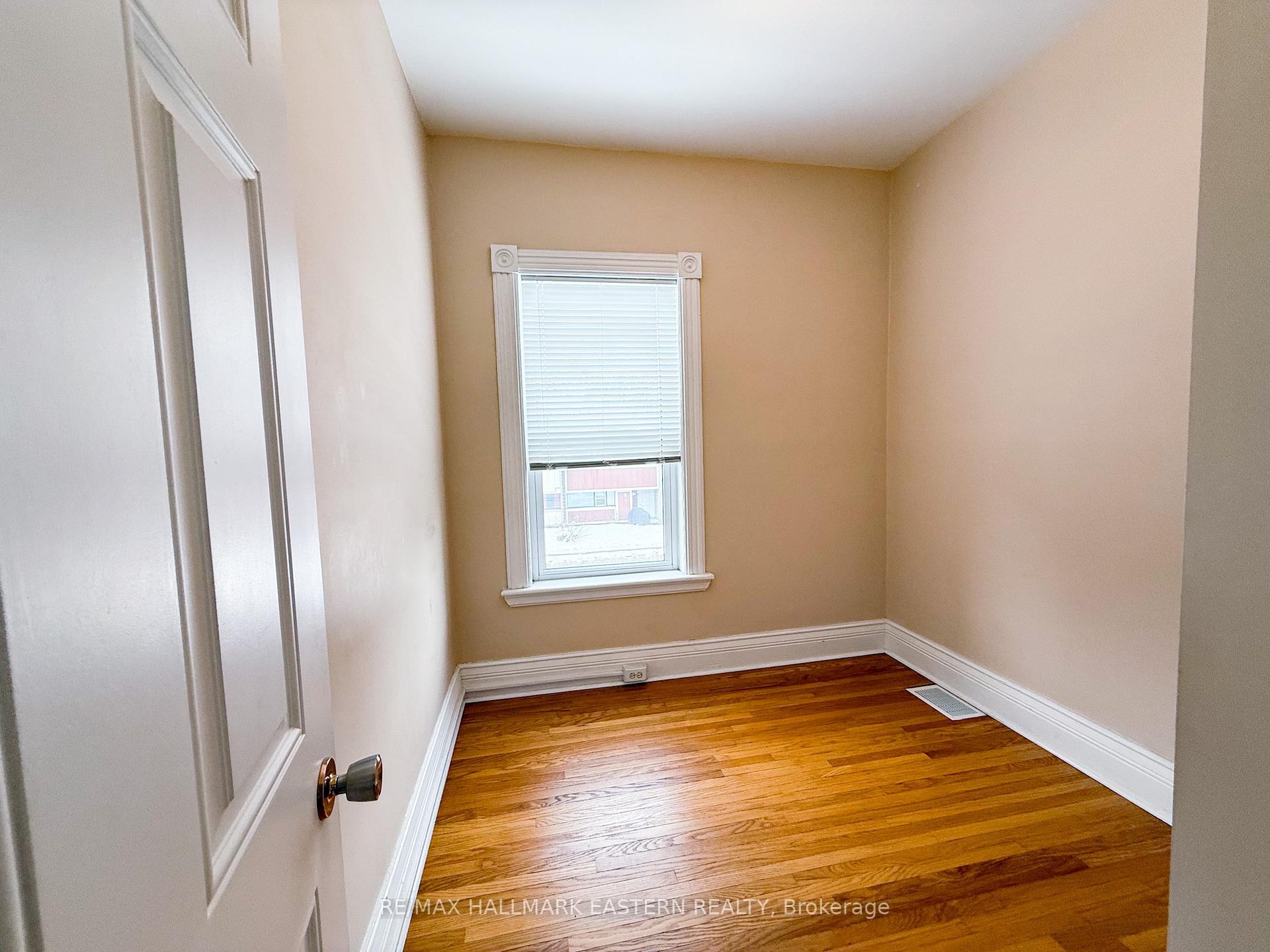 Photo 29 of 734 George Street N, Peterborough, Northcrest Ward 5 — HOMEH