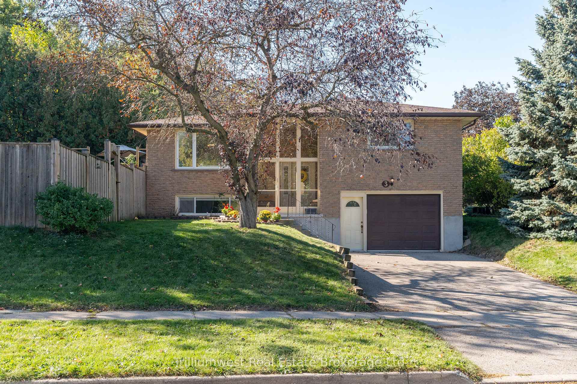 Photo 1 of 3 Blueridge Court, Guelph, Willow West/Sugarbush/West Acres — HOMEH