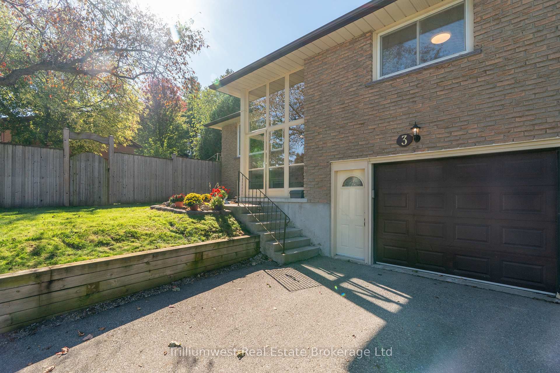 Photo 4 of 3 Blueridge Court, Guelph, Willow West/Sugarbush/West Acres — HOMEH