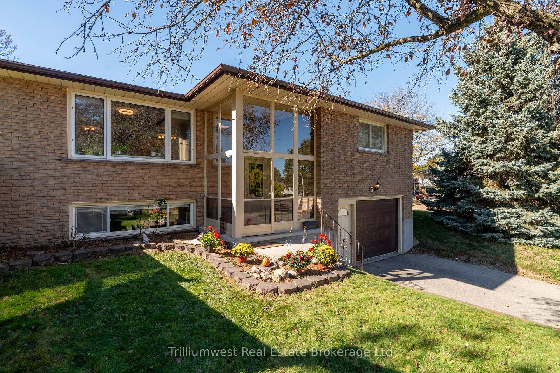 Photo 5 of 3 Blueridge Court, Guelph, Willow West/Sugarbush/West Acres — HOMEH