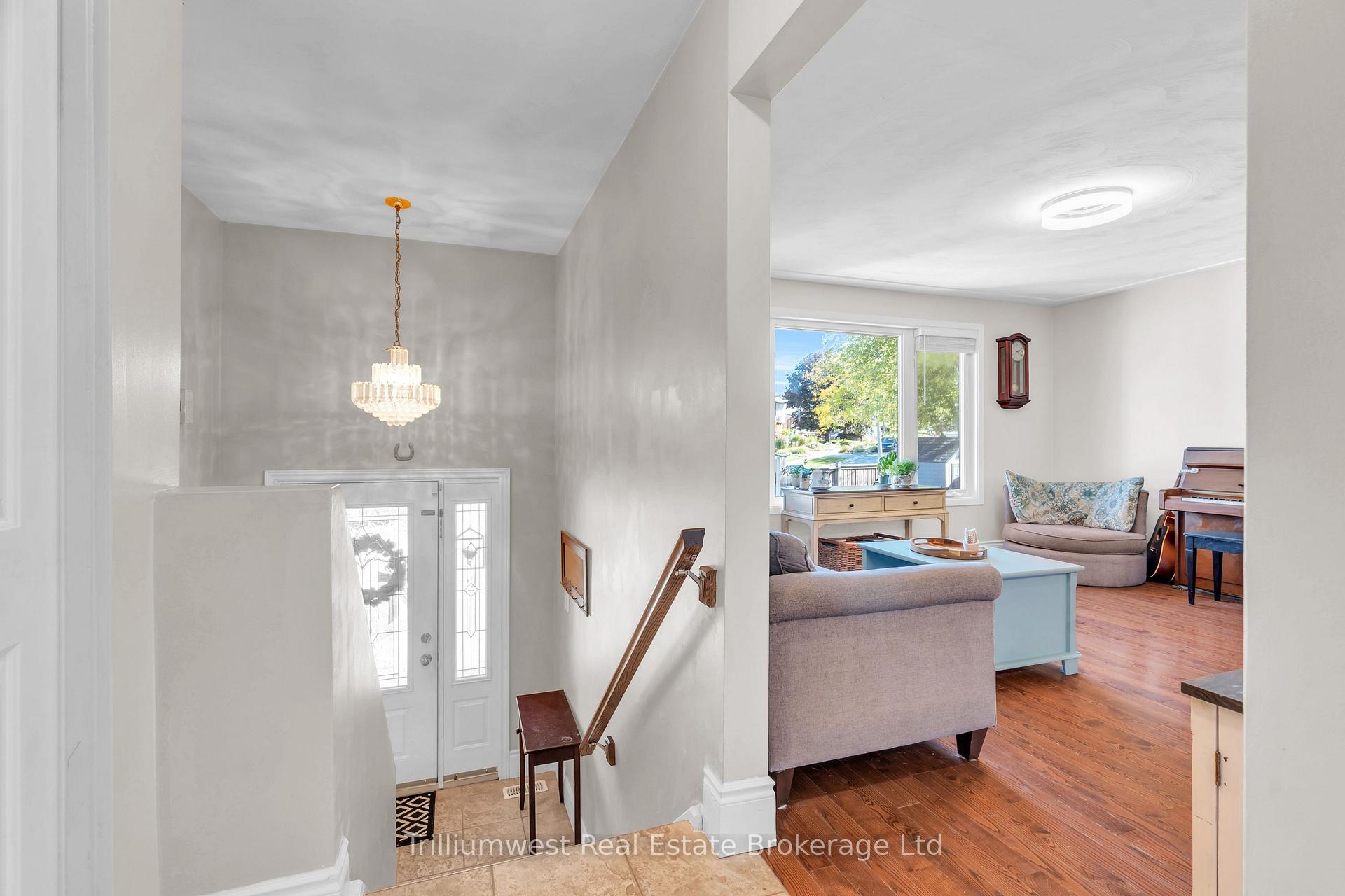 Photo 6 of 3 Blueridge Court, Guelph, Willow West/Sugarbush/West Acres — HOMEH