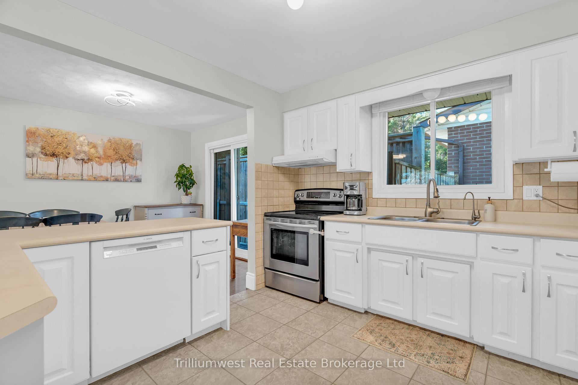Photo 13 of 3 Blueridge Court, Guelph, Willow West/Sugarbush/West Acres — HOMEH