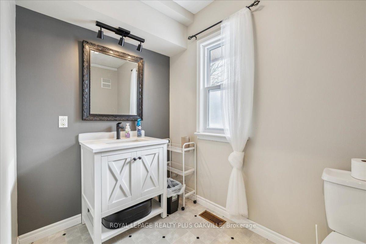 Photo 13 of 294 Dundas Street E, Hamilton, Waterdown — HOMEH
