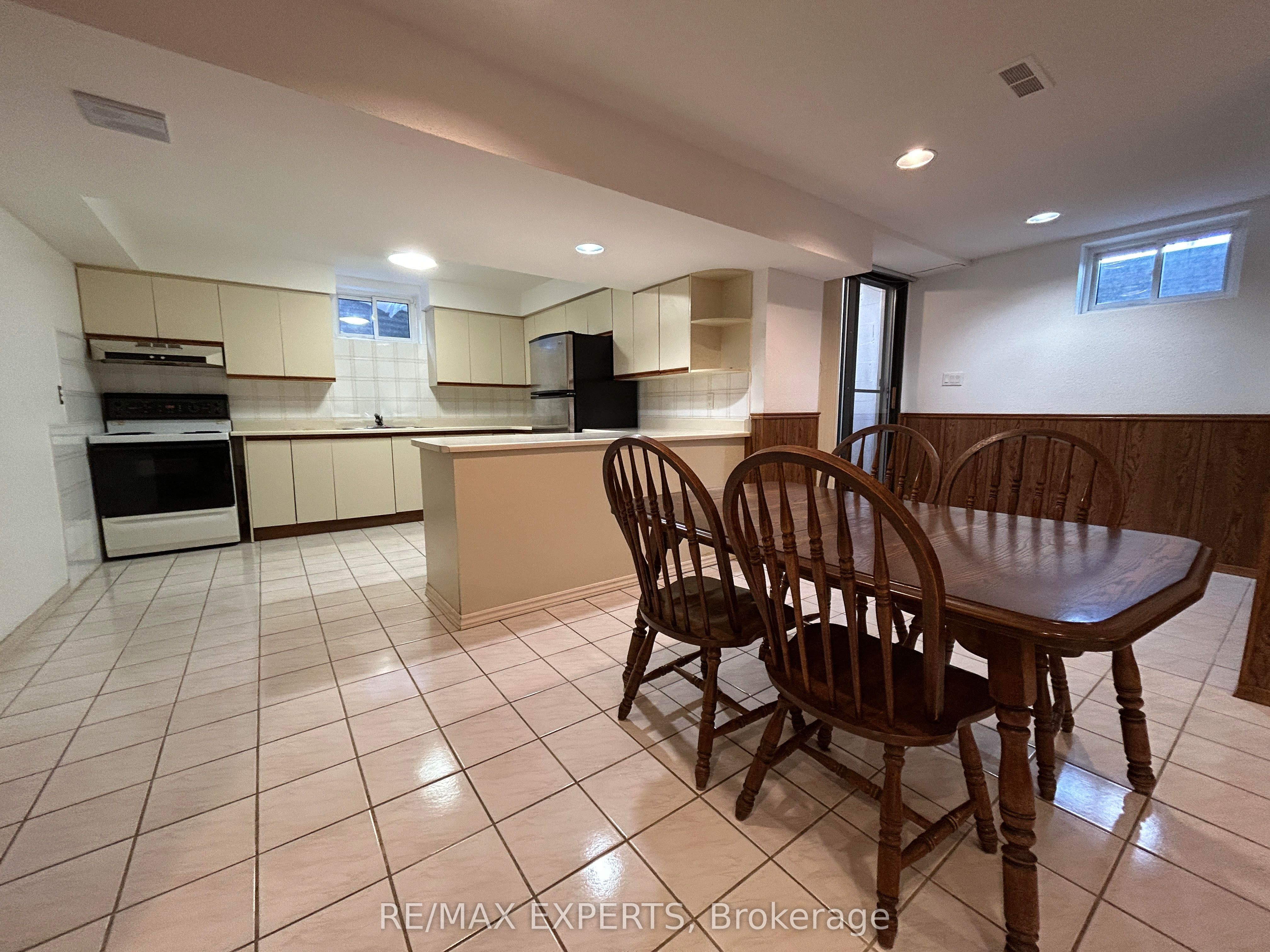 Photo 24 of Unit Lower, 206 Helen Street, Vaughan, East Woodbridge — HOMEH