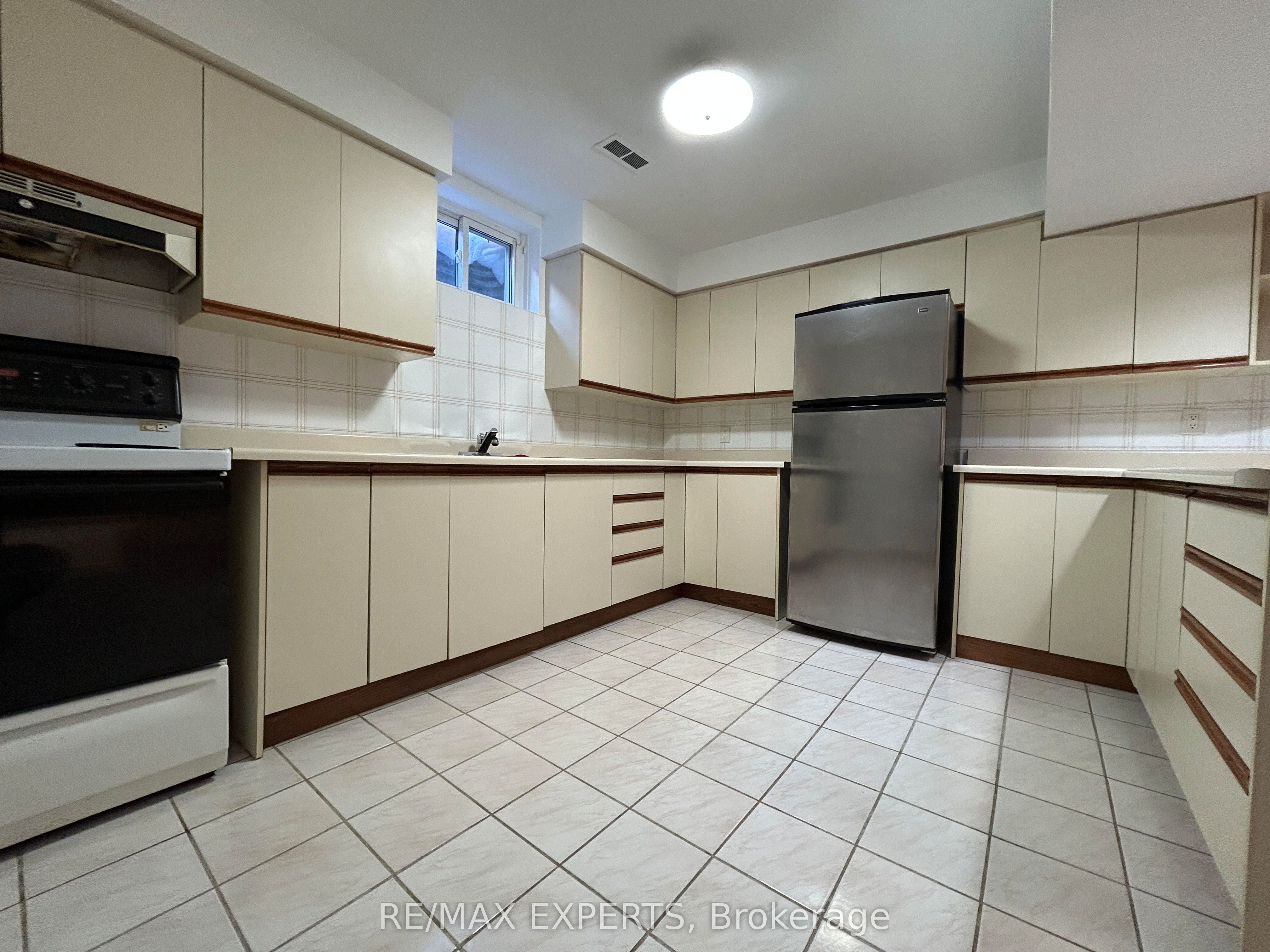 Photo 25 of Unit Lower, 206 Helen Street, Vaughan, East Woodbridge — HOMEH
