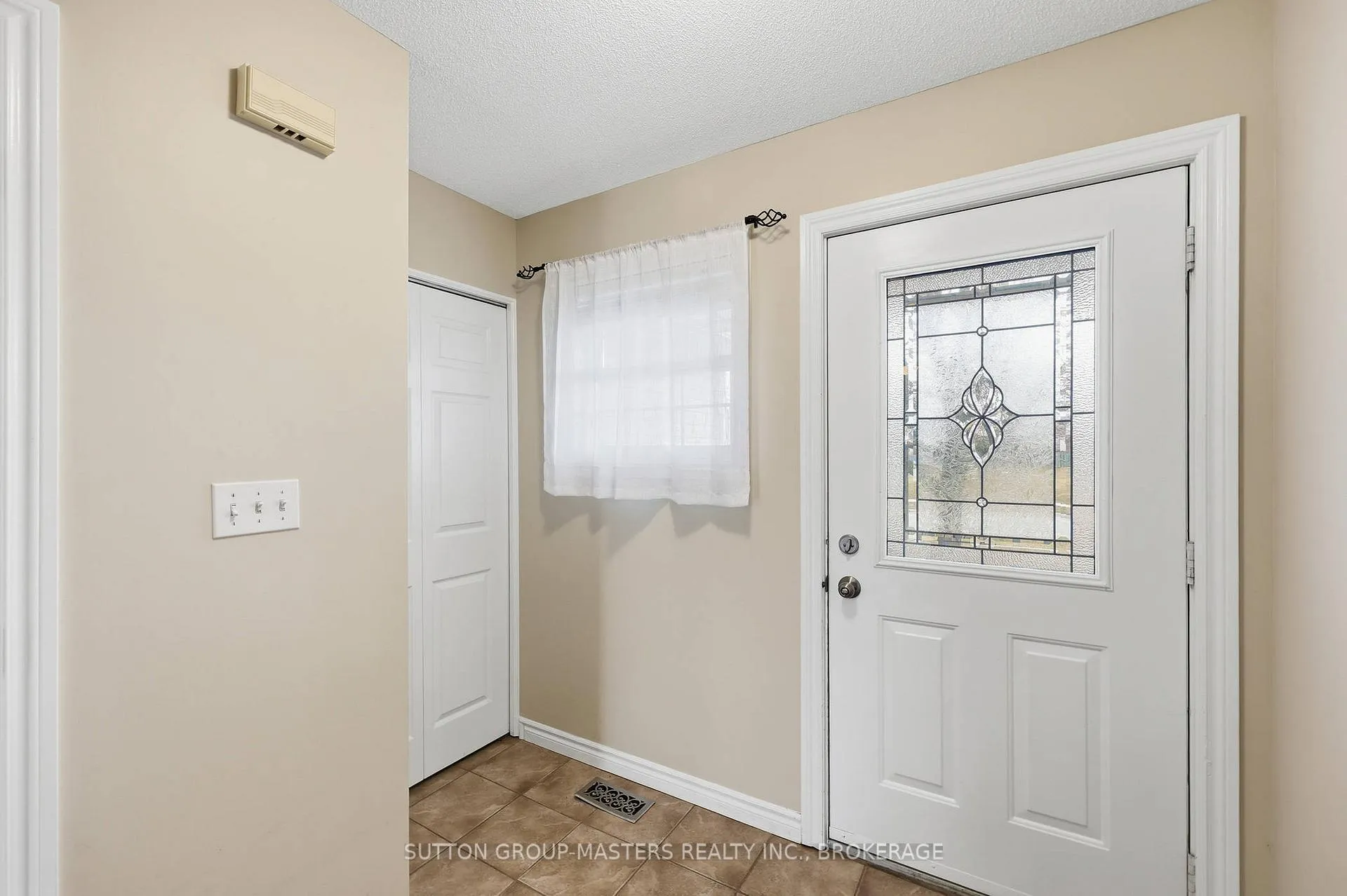 Photo 7 of 21 Speers Boulevard, Loyalist, Amherstview — HOMEH