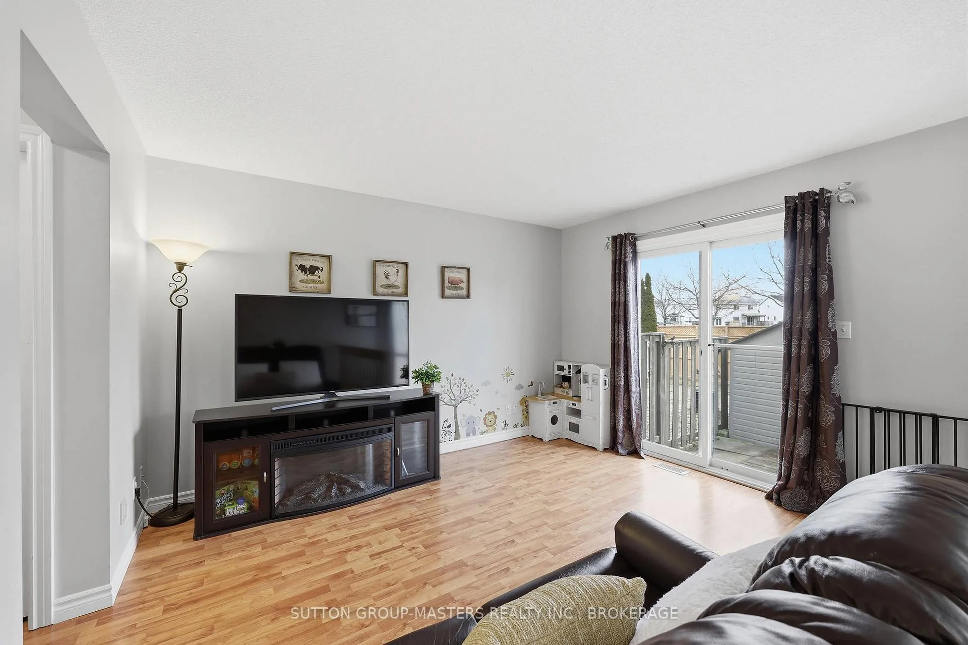Photo 12 of 21 Speers Boulevard, Loyalist, Amherstview — HOMEH