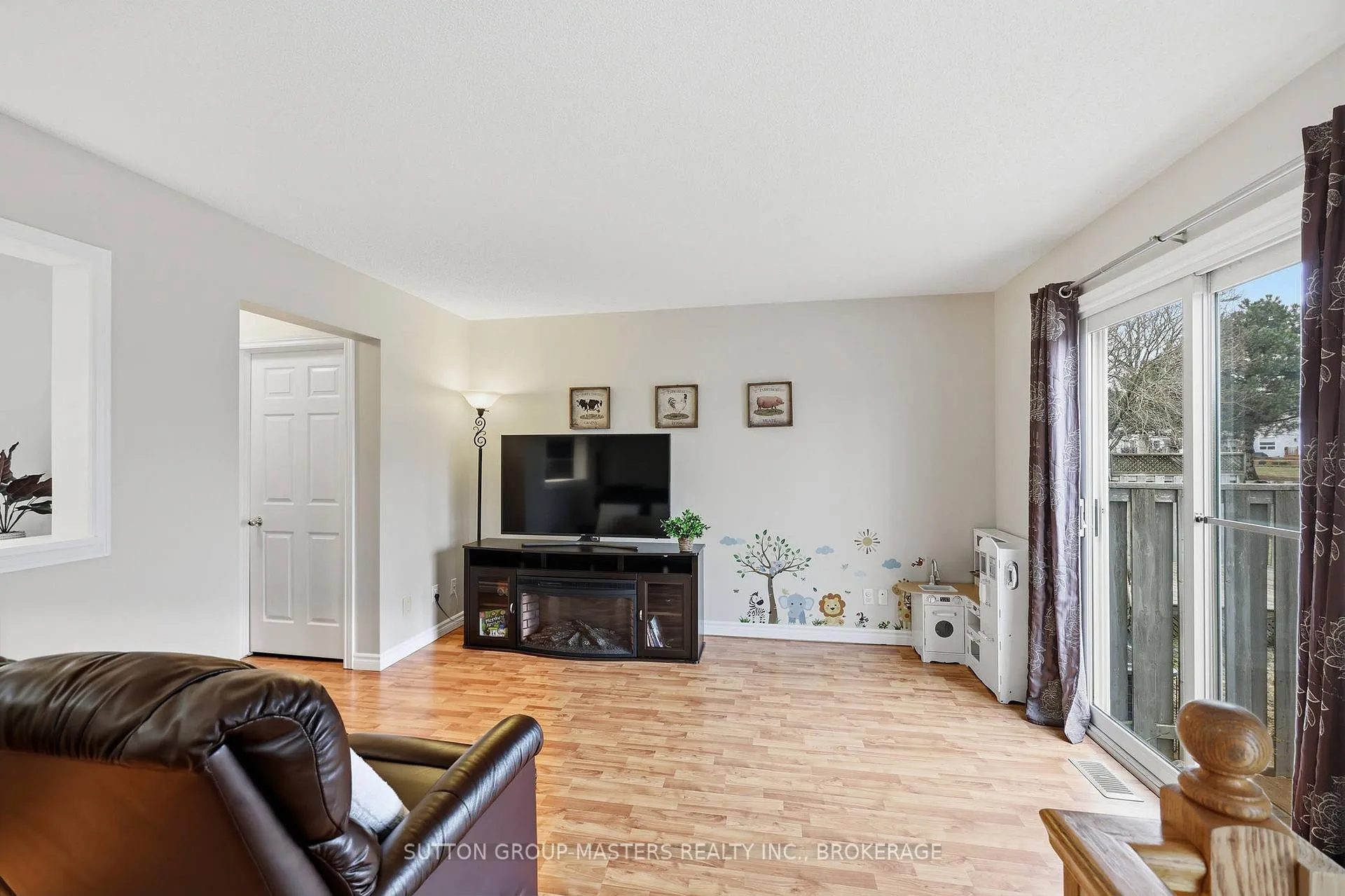 Photo 15 of 21 Speers Boulevard, Loyalist, Amherstview — HOMEH