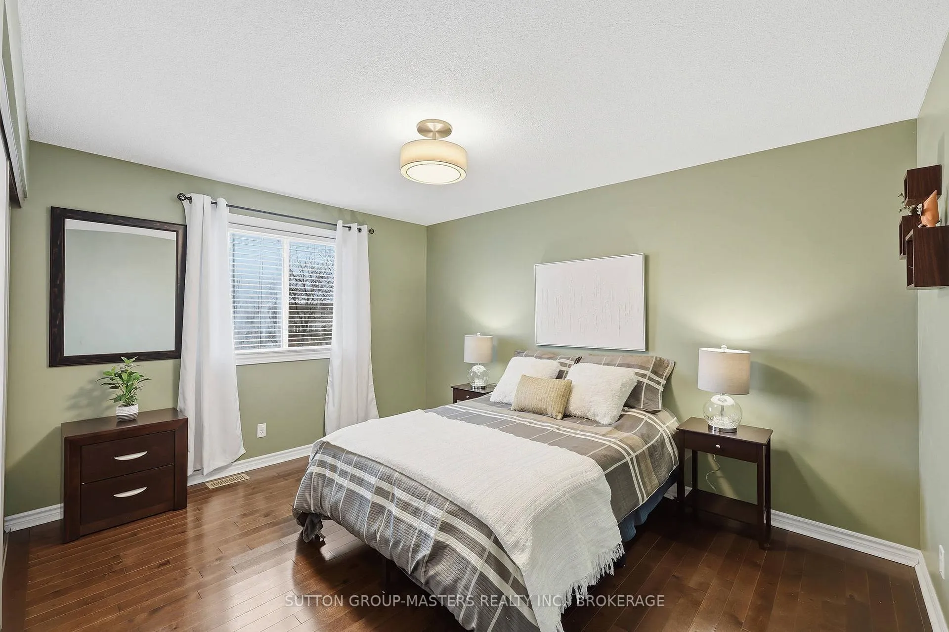 Photo 23 of 21 Speers Boulevard, Loyalist, Amherstview — HOMEH