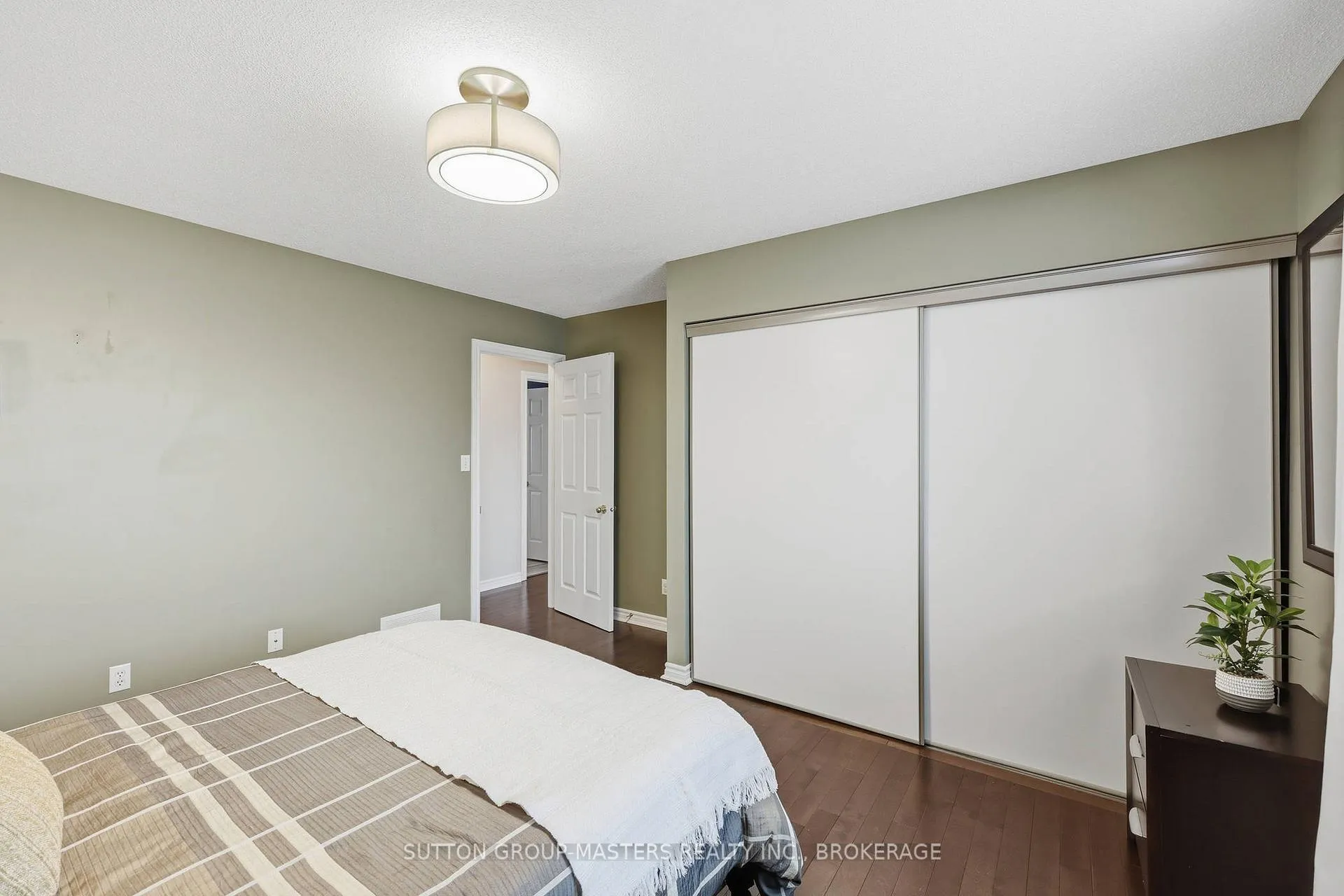 Photo 24 of 21 Speers Boulevard, Loyalist, Amherstview — HOMEH