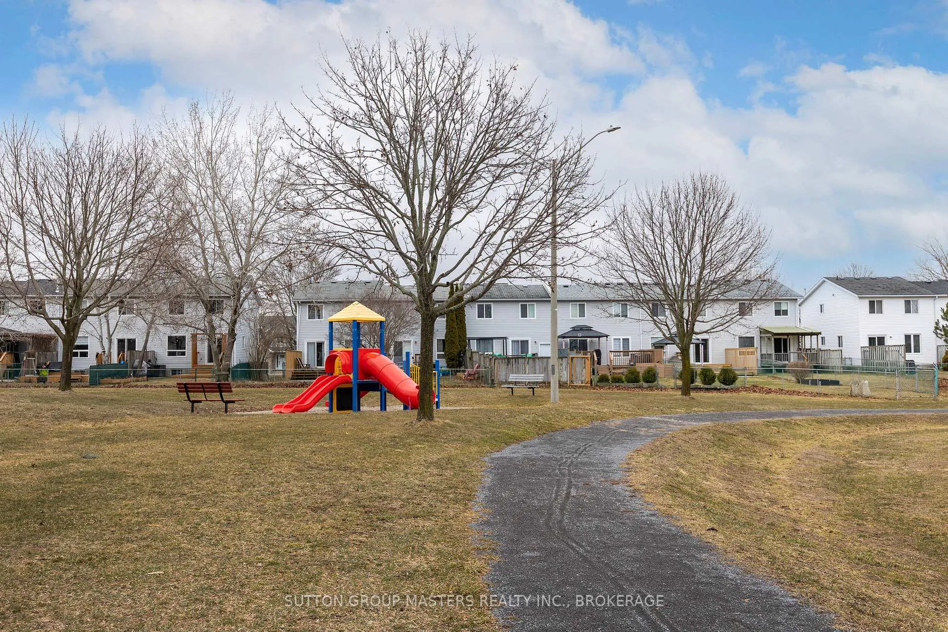 Photo 38 of 21 Speers Boulevard, Loyalist, Amherstview — HOMEH
