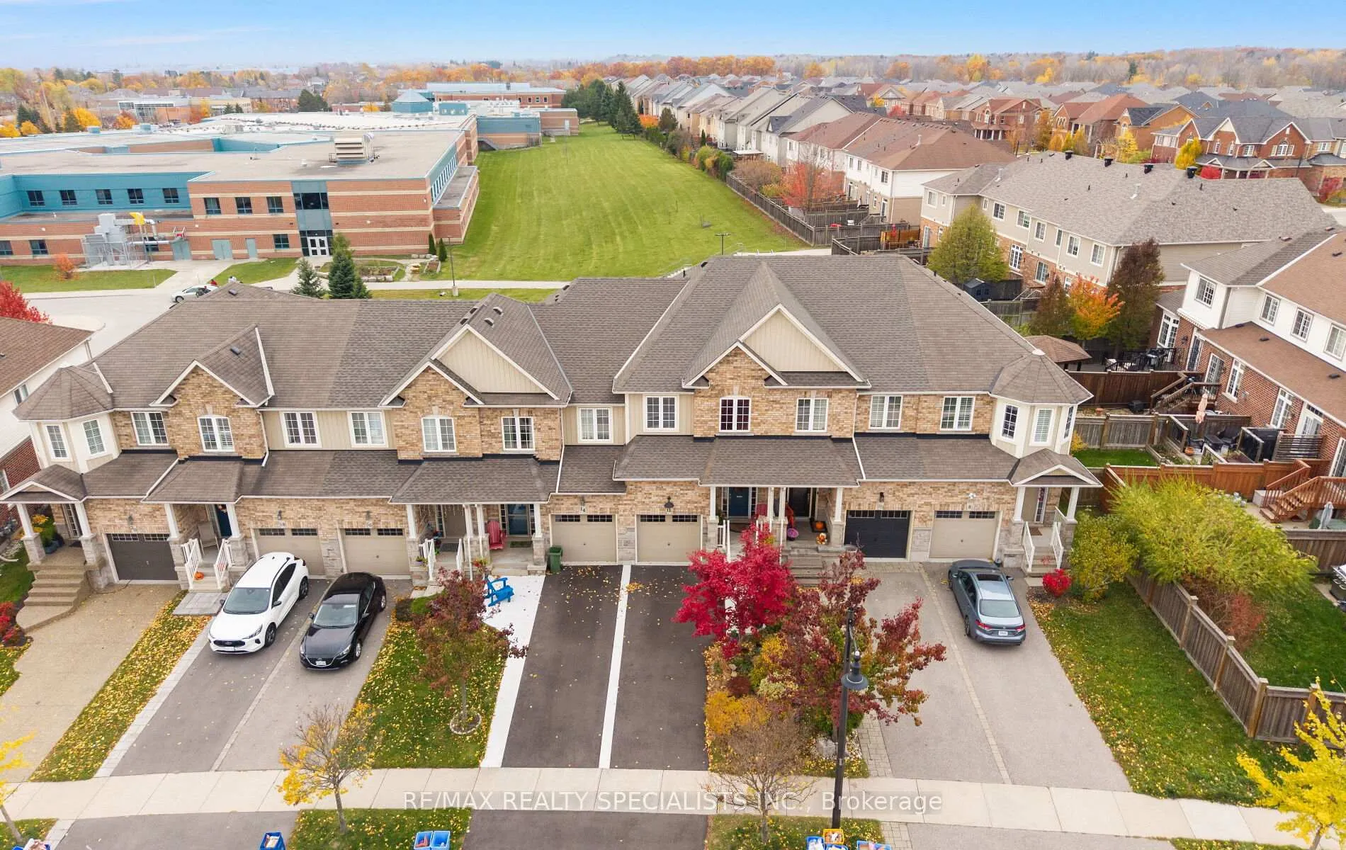 Photo 2 of 12 Browview Drive, Hamilton, Waterdown — HOMEH