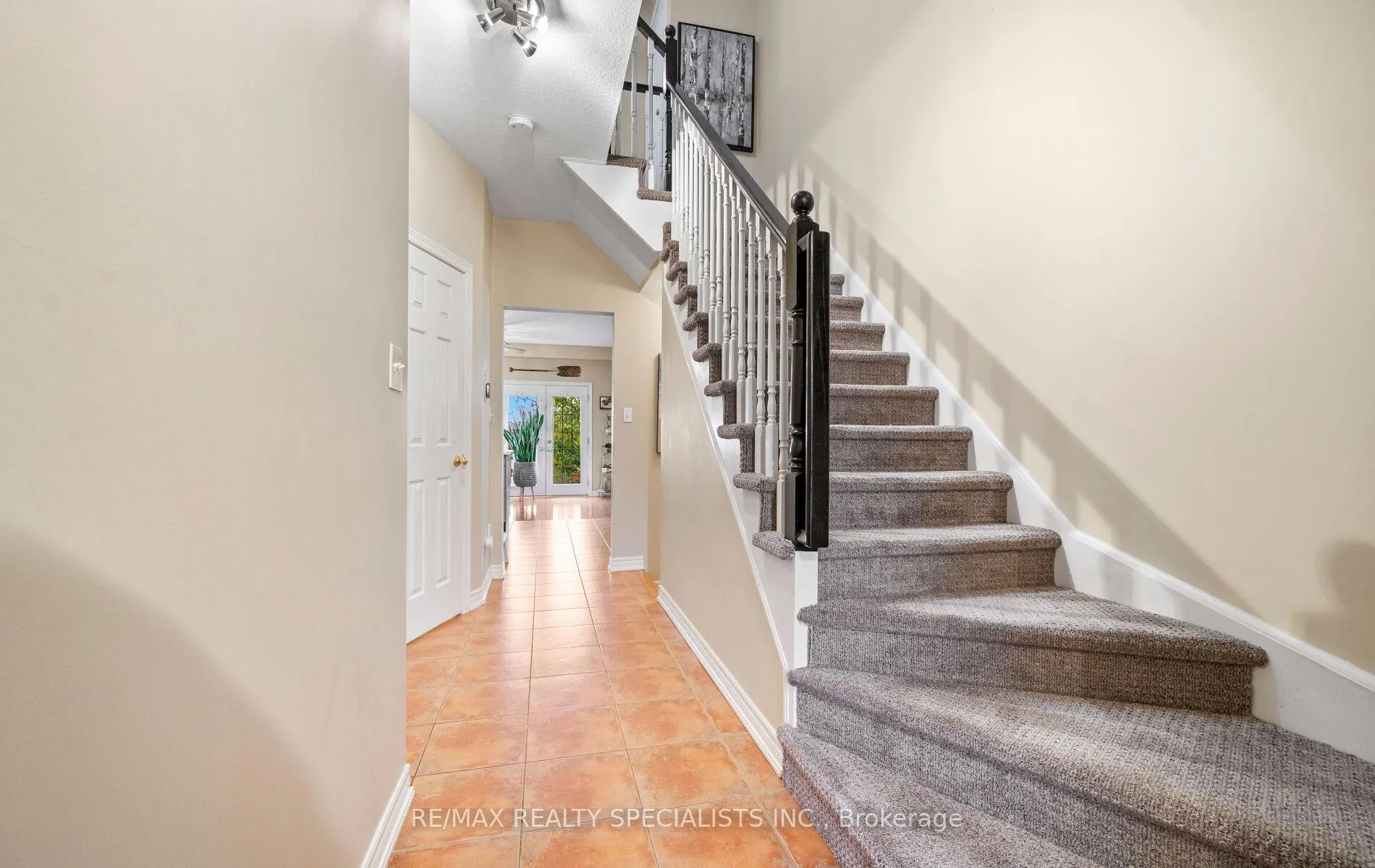 Photo 7 of 12 Browview Drive, Hamilton, Waterdown — HOMEH