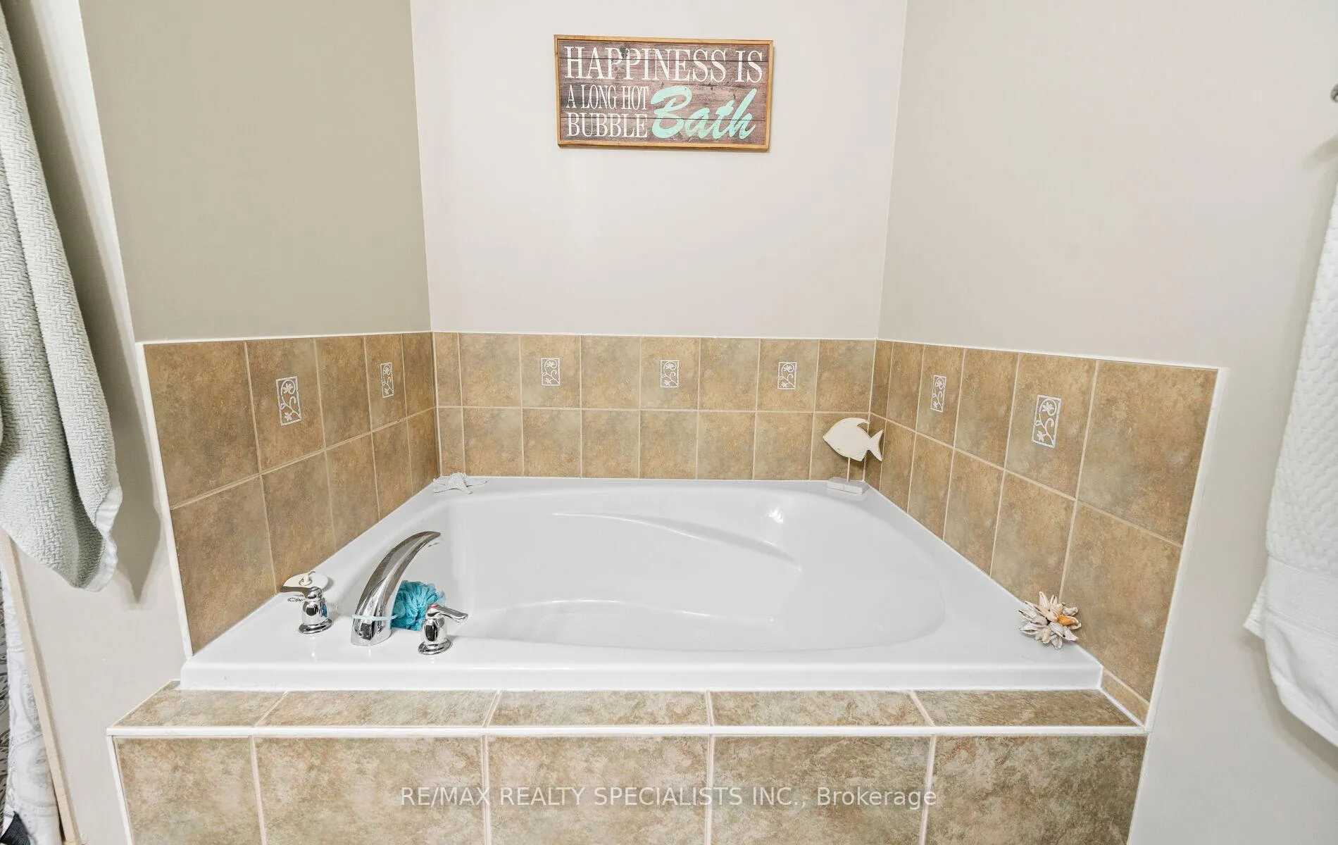 Photo 22 of 12 Browview Drive, Hamilton, Waterdown — HOMEH