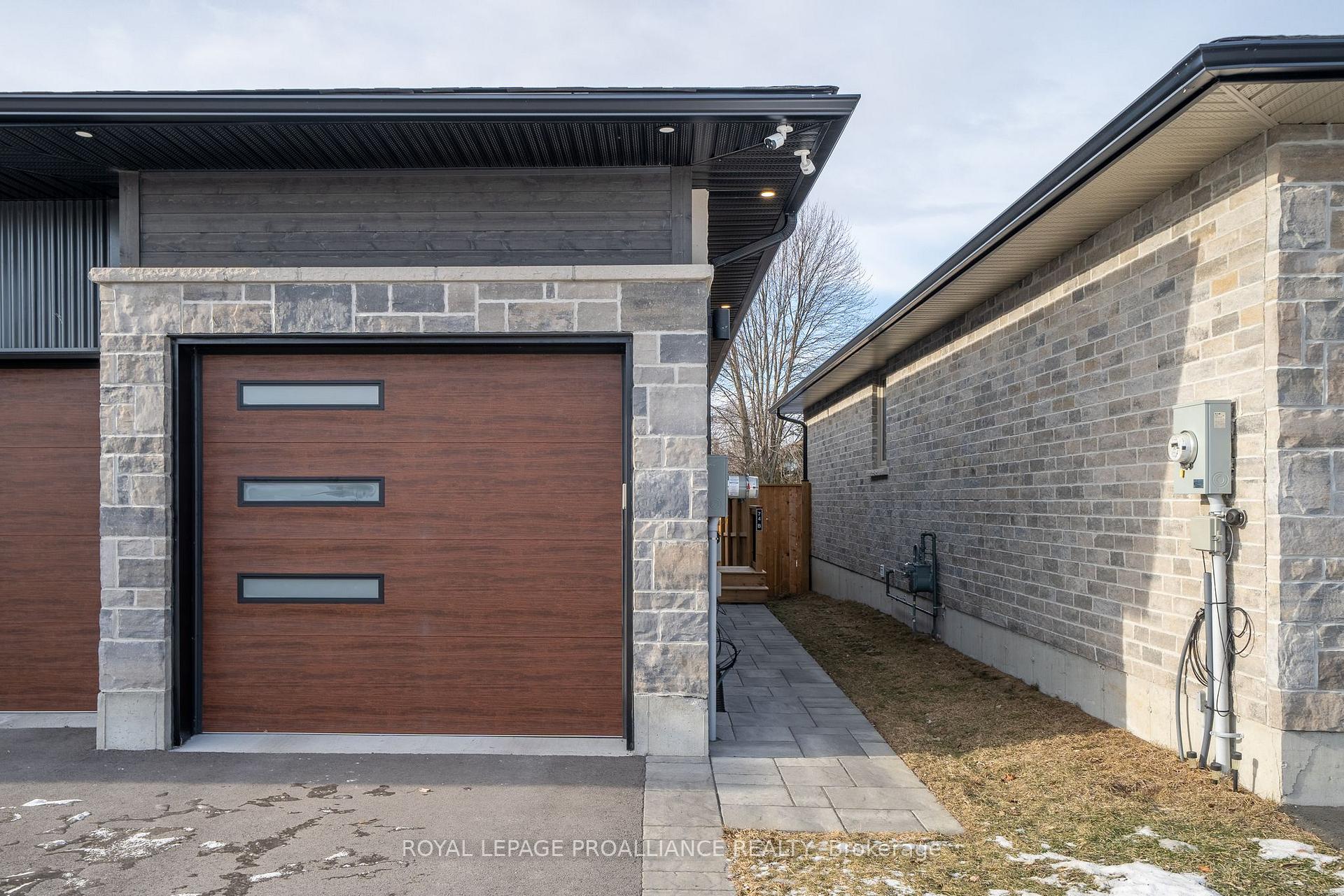 Photo 4 of Unit B, 74 Dewal Place, Belleville, Belleville Ward — HOMEH