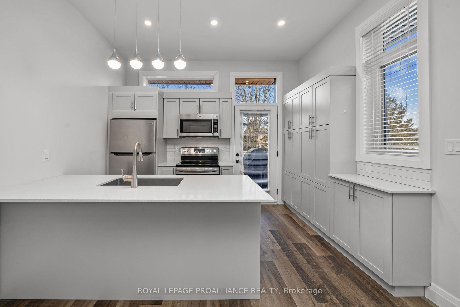 Photo 12 of Unit B, 74 Dewal Place, Belleville, Belleville Ward — HOMEH