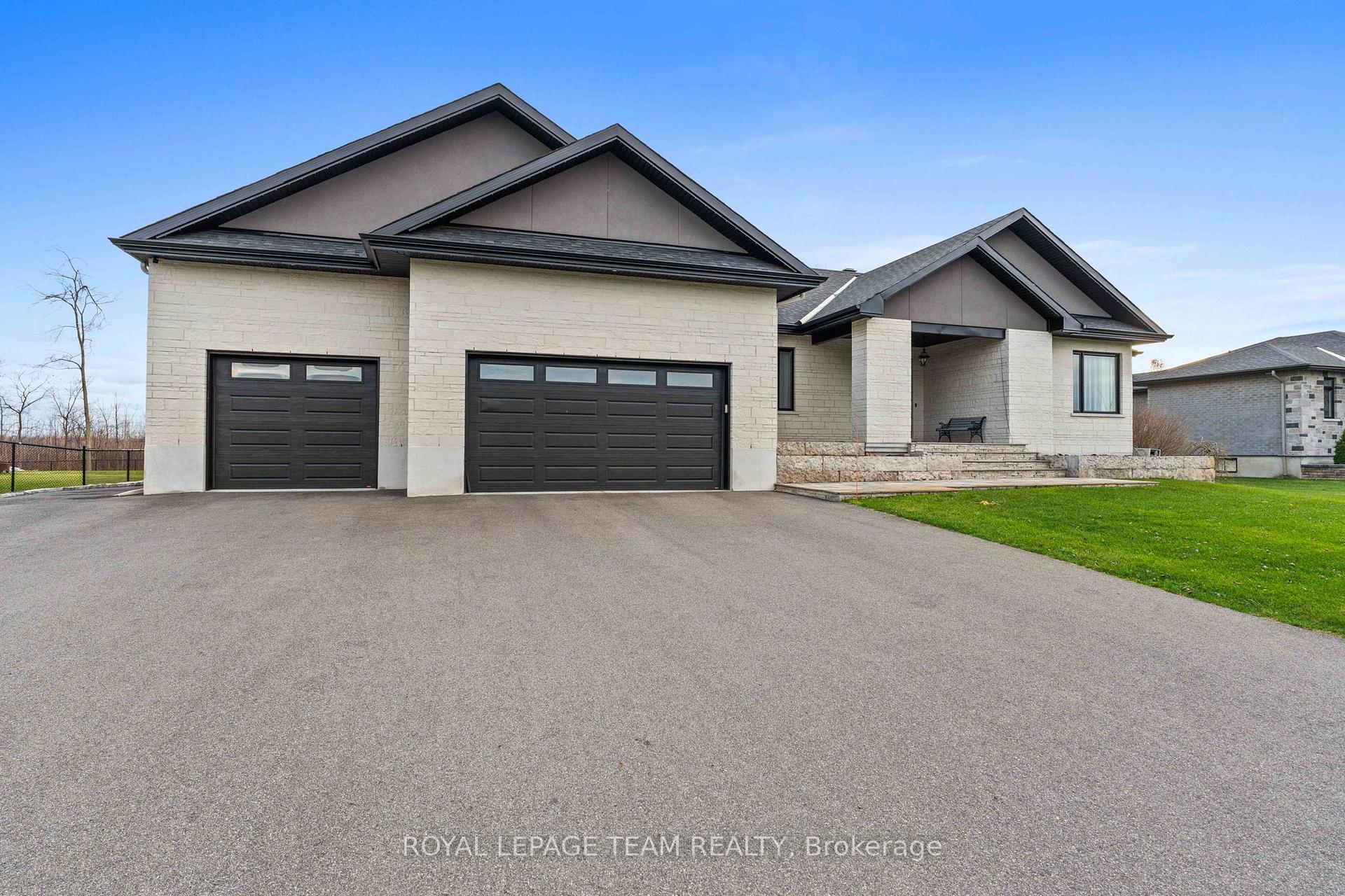 Photo 2 of 7080 Still Meadow Way, Ottawa, Greely — HOMEH