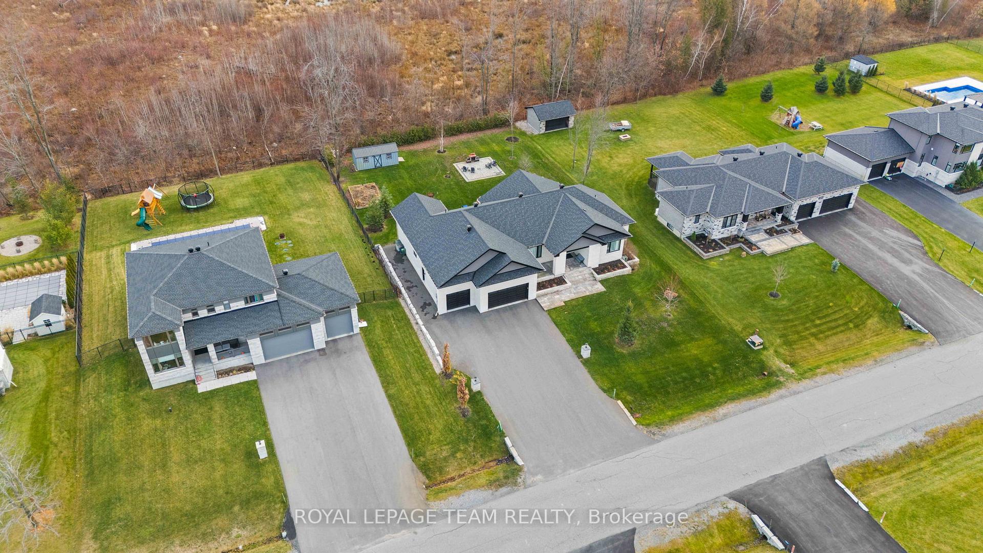 Photo 4 of 7080 Still Meadow Way, Ottawa, Greely — HOMEH