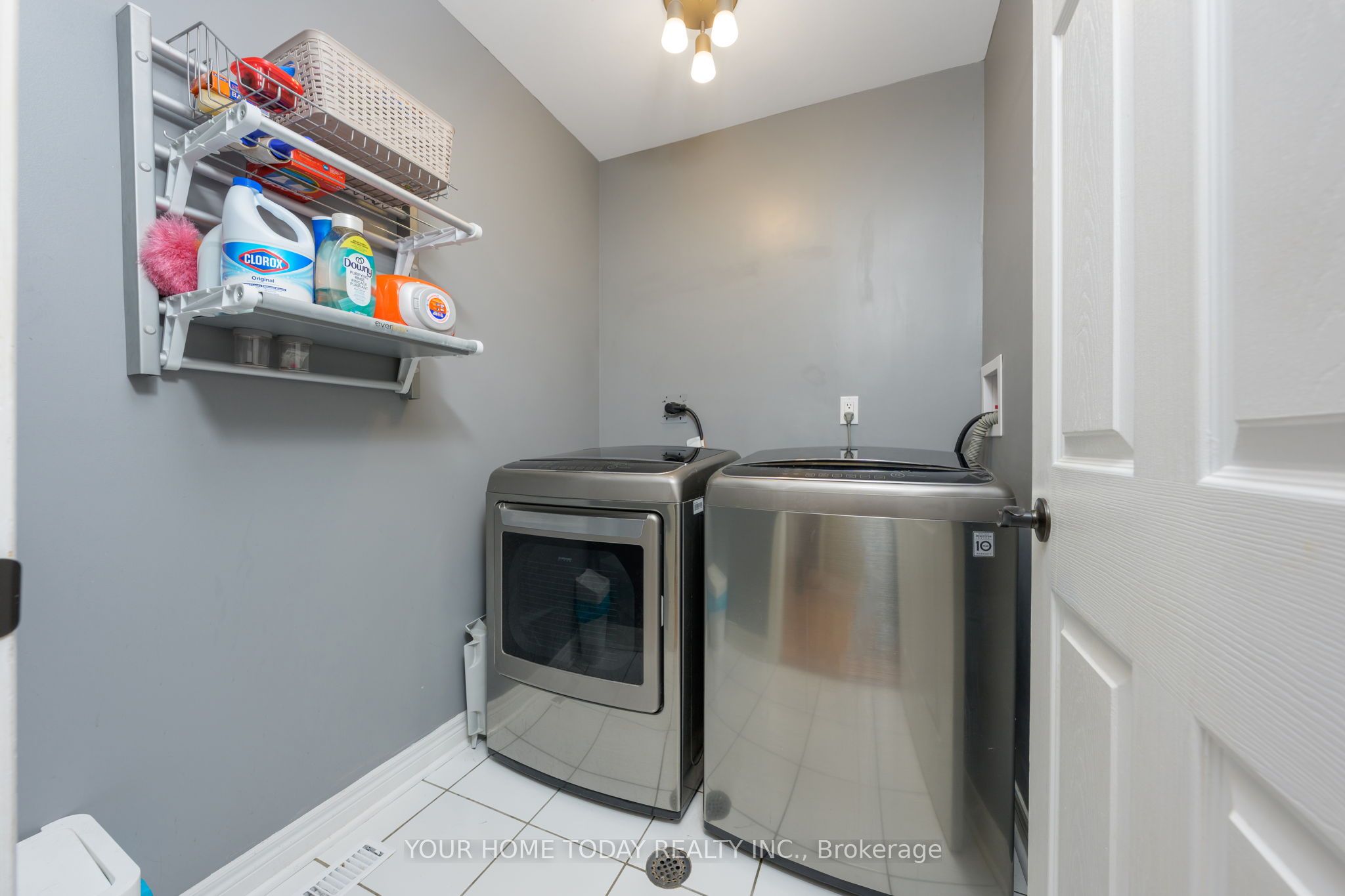 Photo 78 of 12 Russell Street, Halton Hills, Georgetown — HOMEH