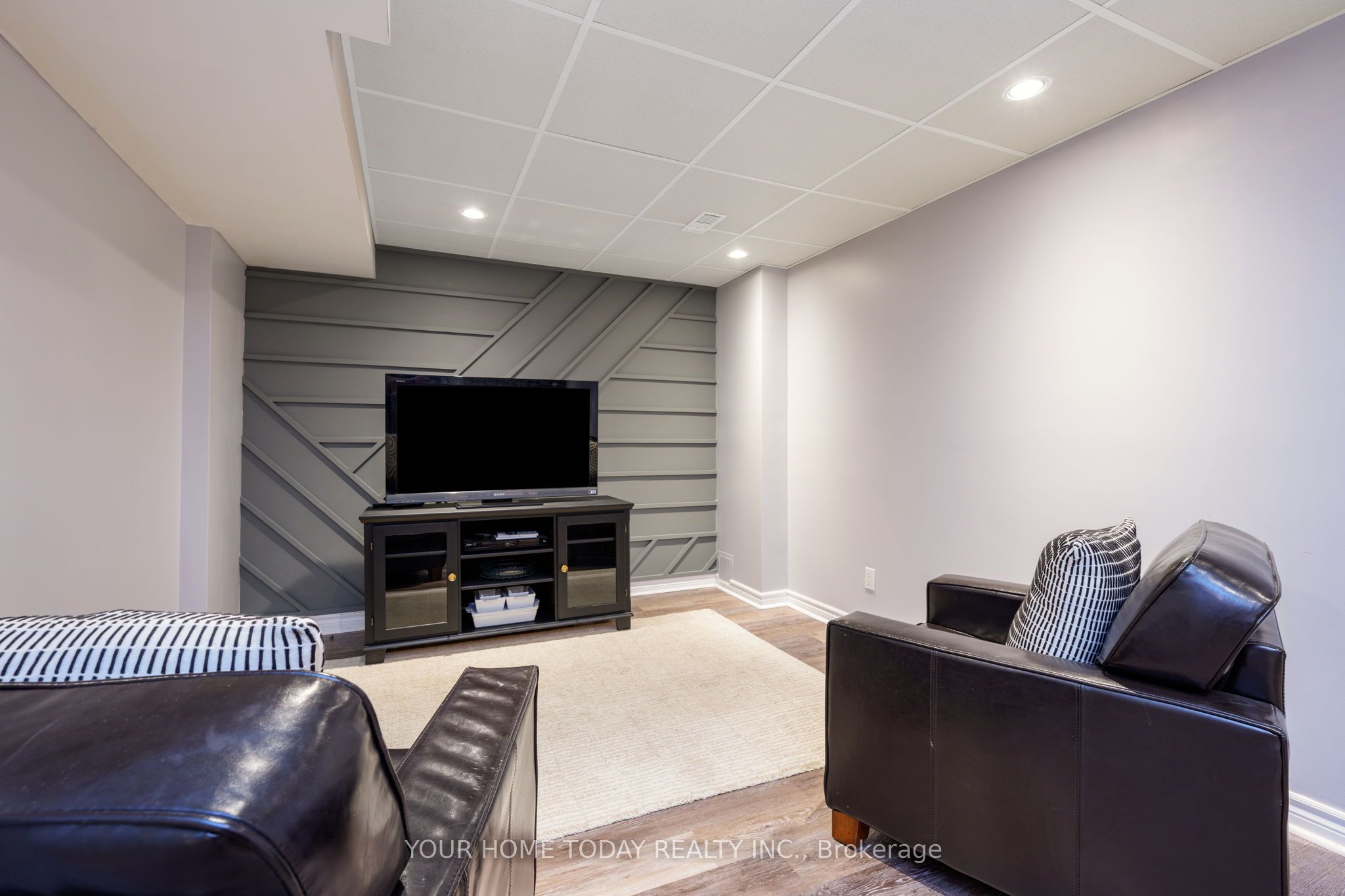 Photo 86 of 12 Russell Street, Halton Hills, Georgetown — HOMEH
