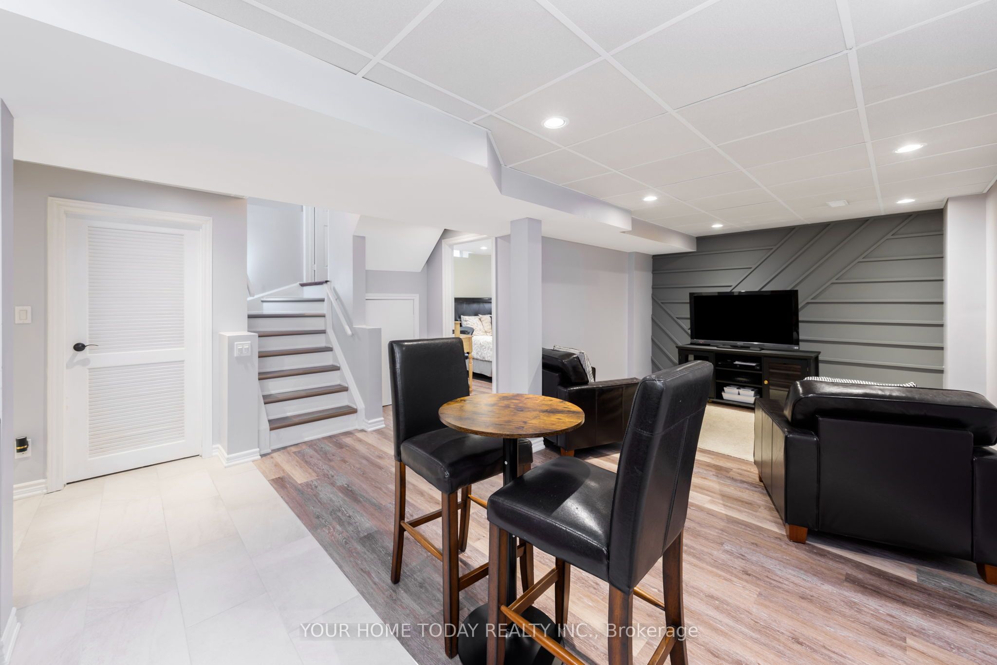 Photo 81 of 12 Russell Street, Halton Hills, Georgetown — HOMEH