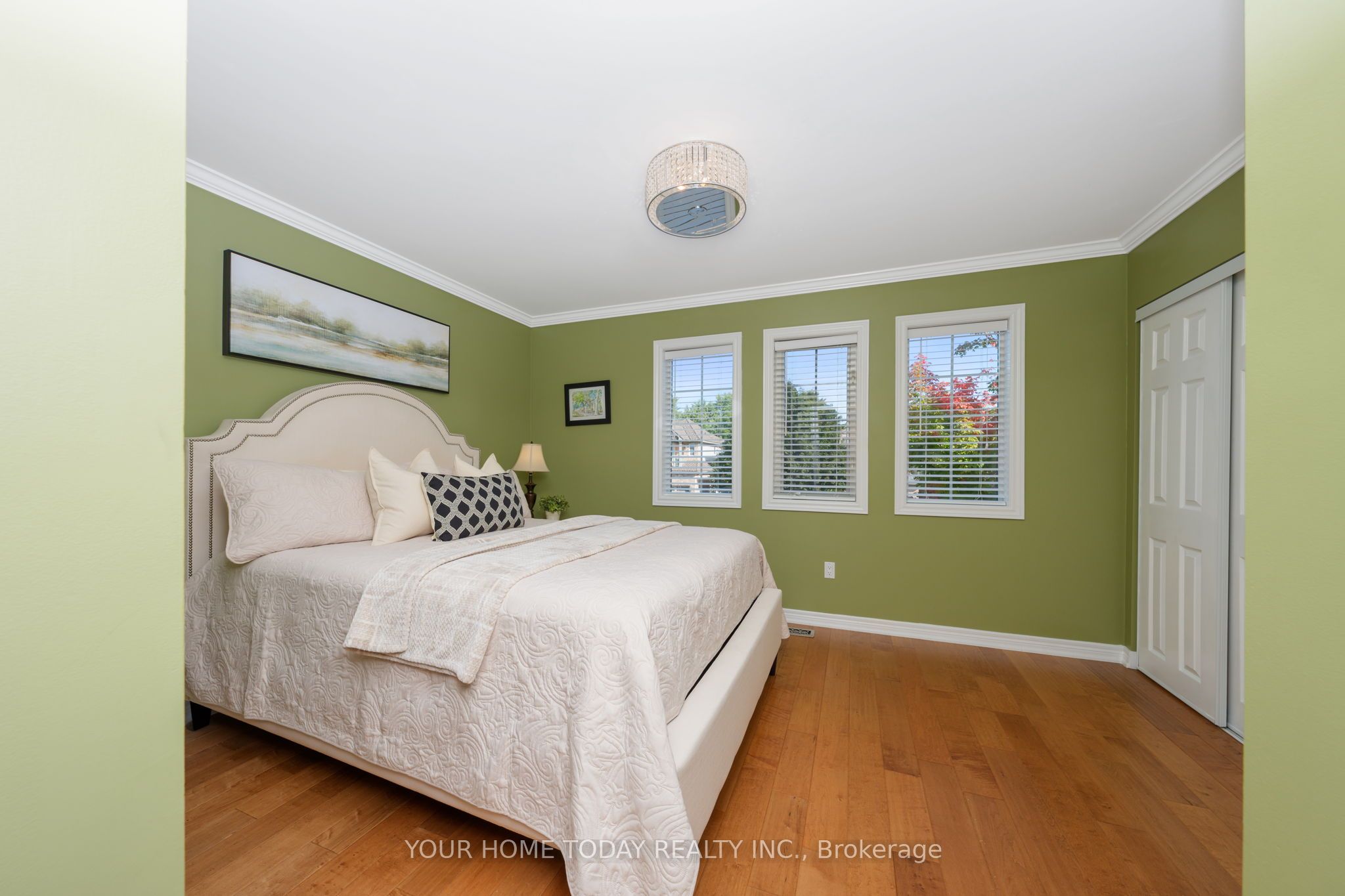 Photo 74 of 12 Russell Street, Halton Hills, Georgetown — HOMEH
