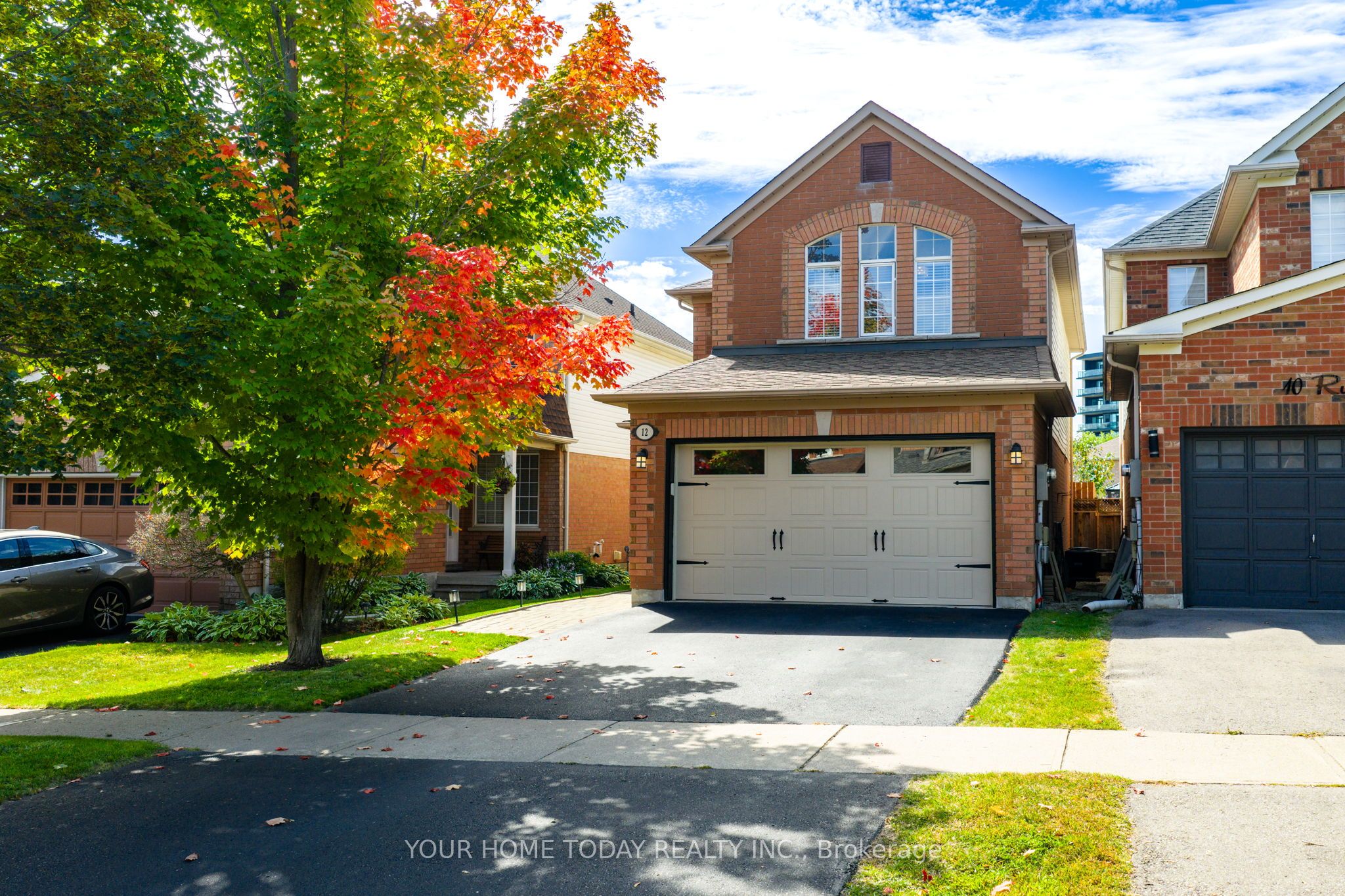 Photo 100 of 12 Russell Street, Halton Hills, Georgetown — HOMEH