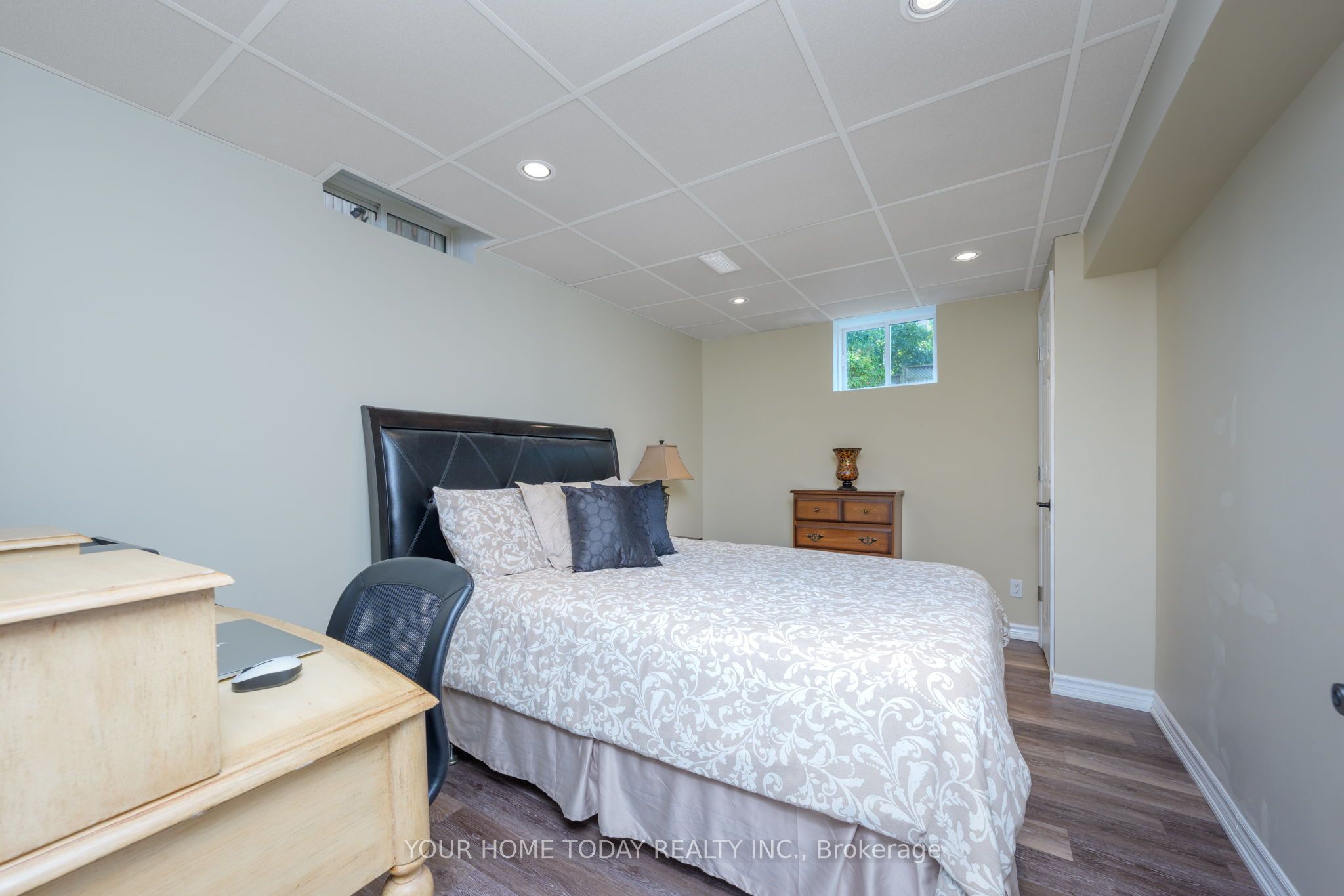 Photo 87 of 12 Russell Street, Halton Hills, Georgetown — HOMEH
