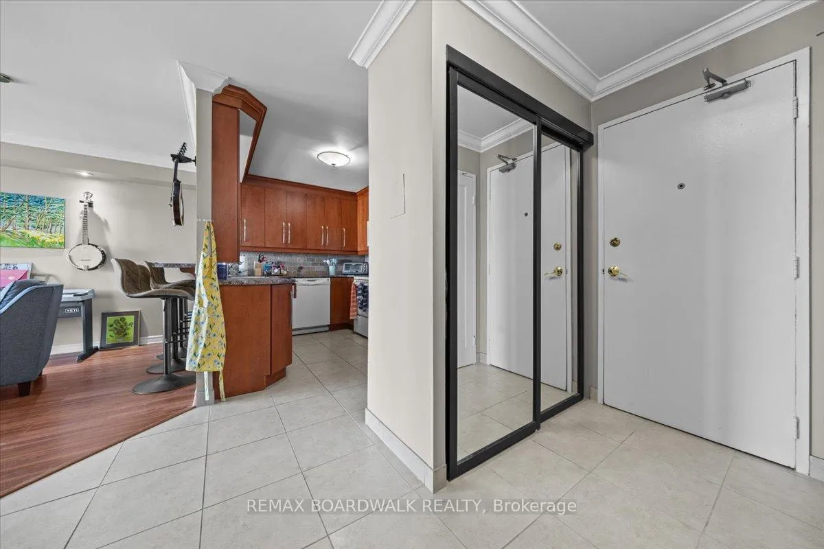 Photo 4 of Unit 908, 158A McArthur Avenue E, Ottawa, Vanier — HOMEH