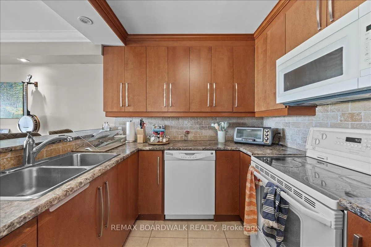 Photo 8 of Unit 908, 158A McArthur Avenue E, Ottawa, Vanier — HOMEH