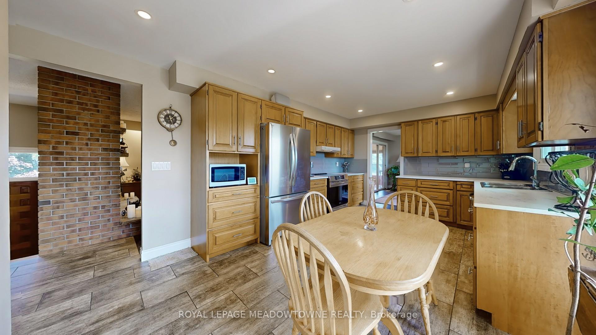Photo 11 of 1453 Milburough Line, Hamilton, Rural Flamborough — HOMEH
