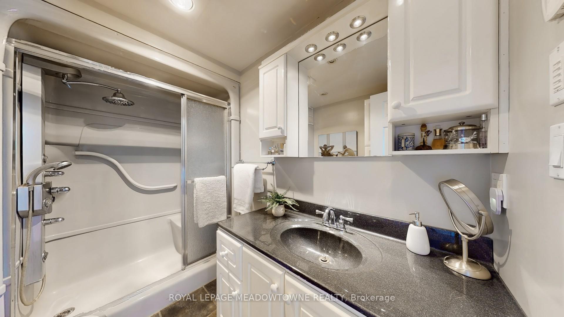 Photo 15 of 1453 Milburough Line, Hamilton, Rural Flamborough — HOMEH
