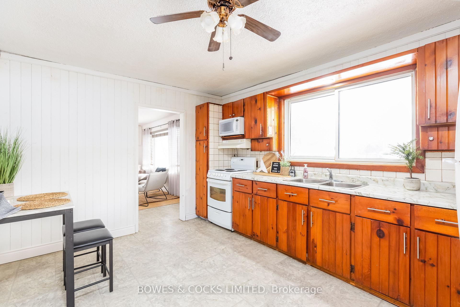 Photo 10 of 506 Maniece Avenue, Peterborough, Ashburnham Ward 4 — HOMEH