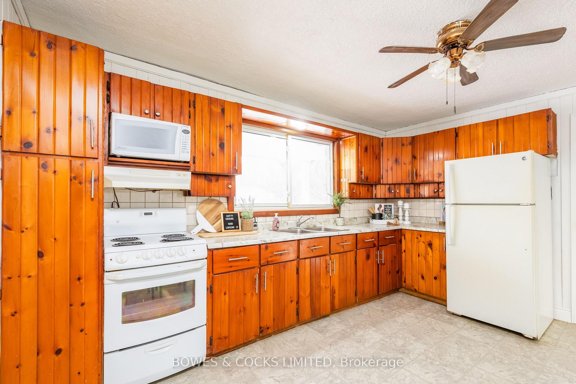 Photo 11 of 506 Maniece Avenue, Peterborough, Ashburnham Ward 4 — HOMEH
