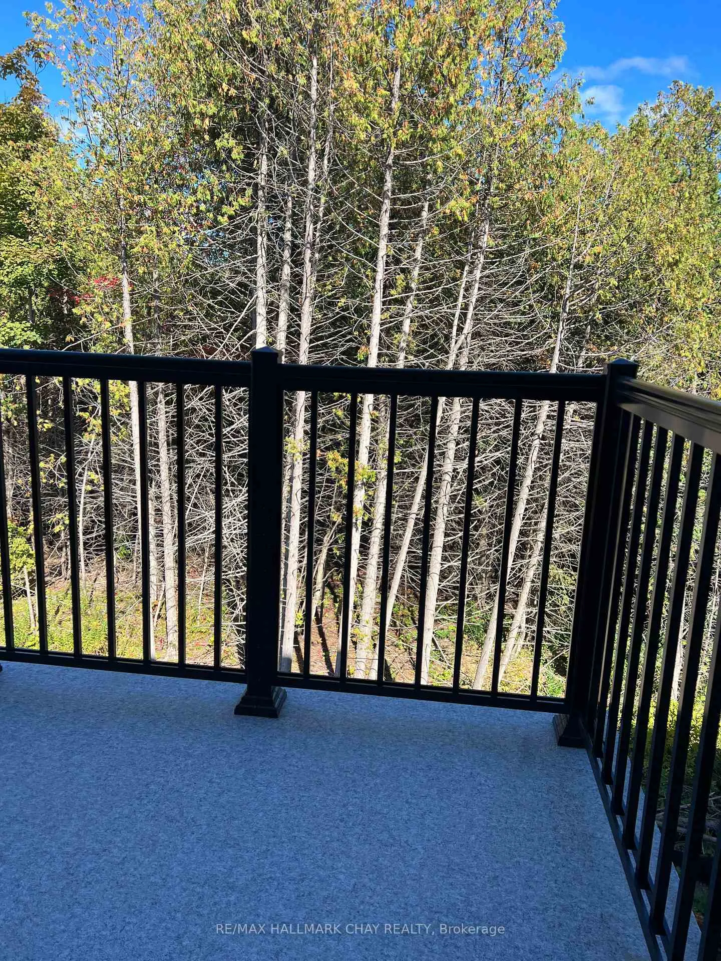Photo 6 of 150 Blue Forest Crescent, Barrie, Innis-Shore — HOMEH