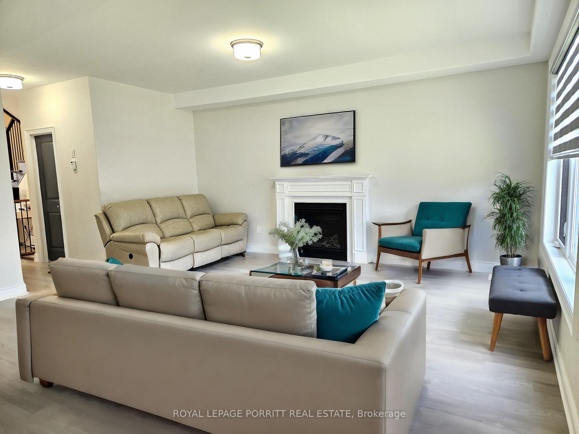 Photo 2 of 208 Mallory Terrace, Peterborough, Northcrest Ward 5 — HOMEH