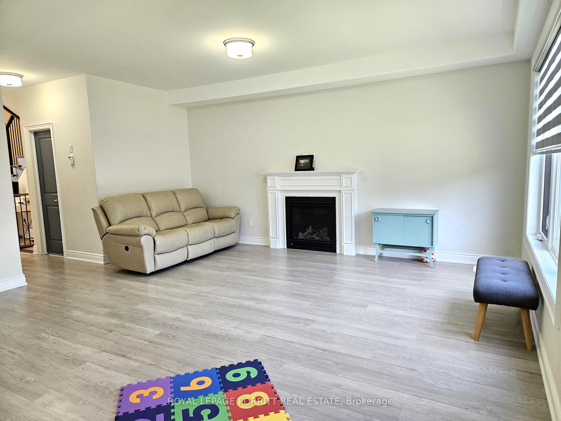 Photo 3 of 208 Mallory Terrace, Peterborough, Northcrest Ward 5 — HOMEH