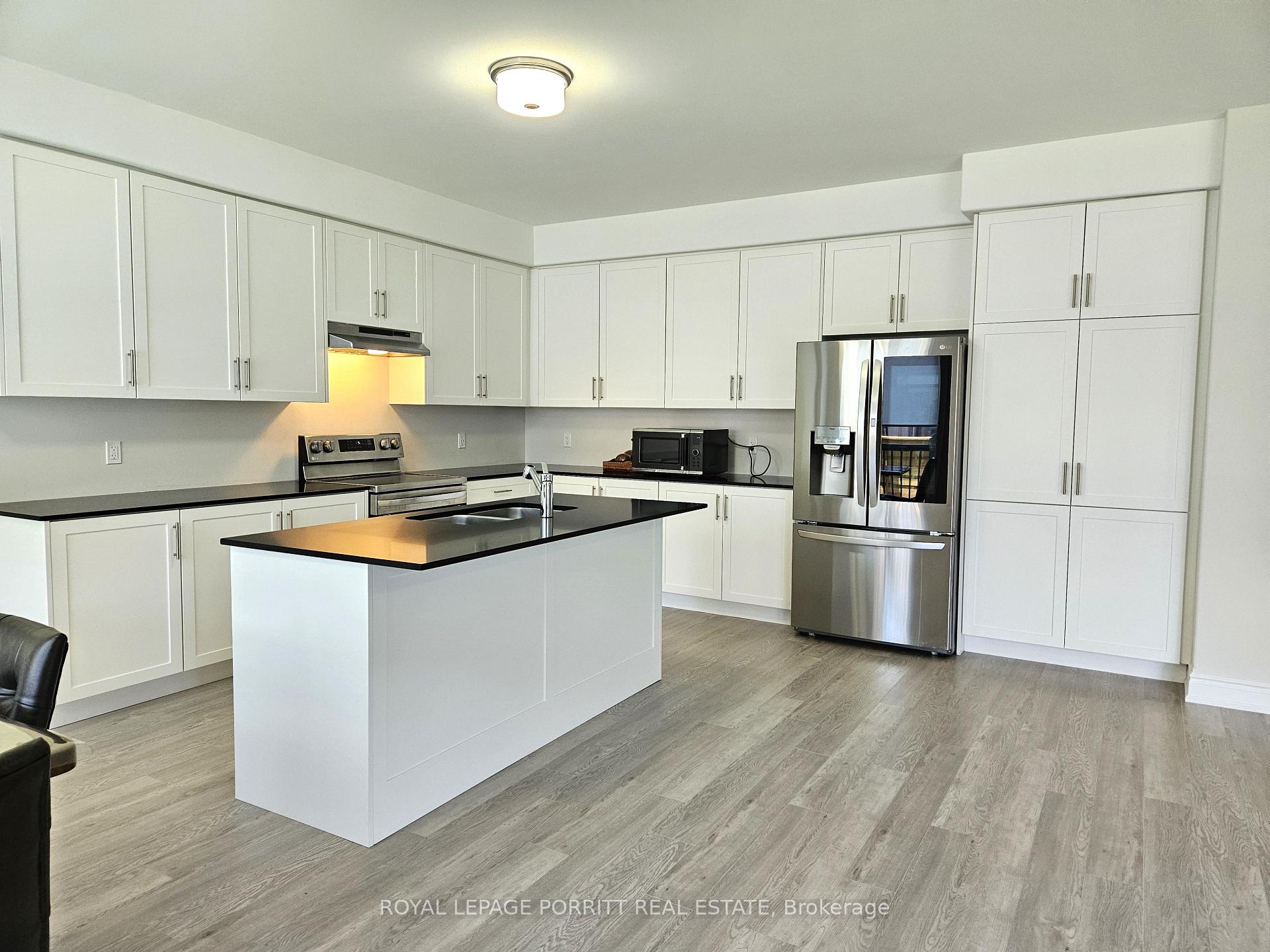 Photo 14 of 208 Mallory Terrace, Peterborough, Northcrest Ward 5 — HOMEH