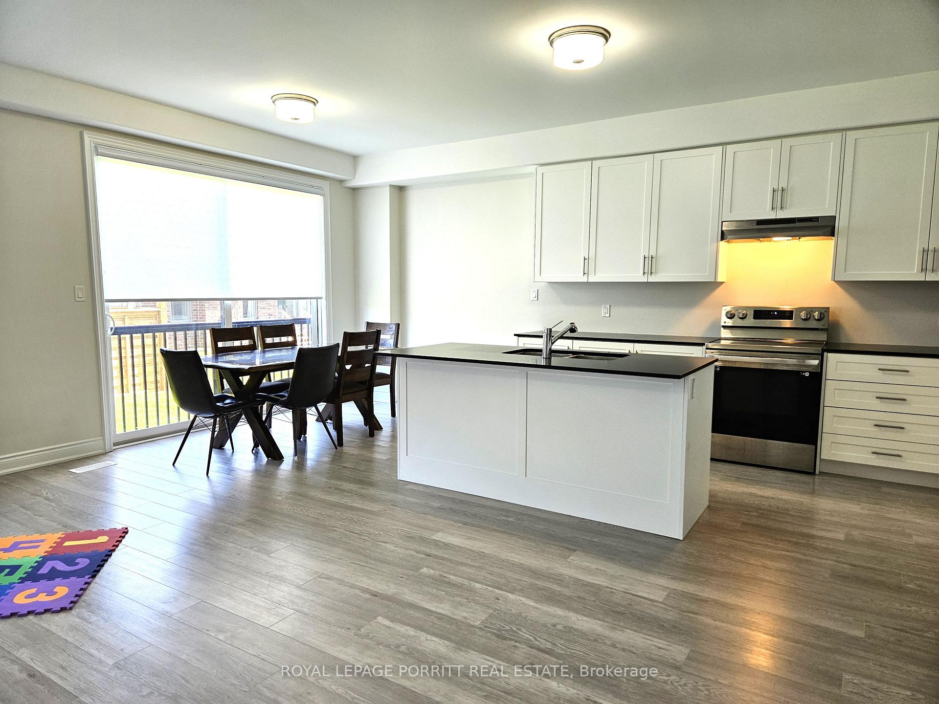 Photo 15 of 208 Mallory Terrace, Peterborough, Northcrest Ward 5 — HOMEH