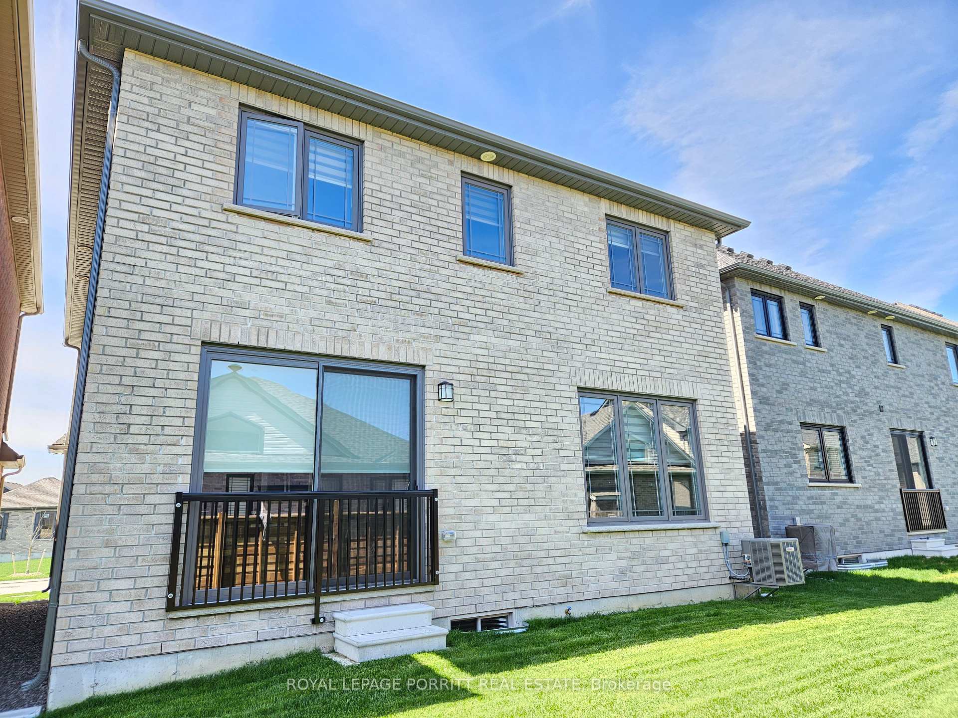 Photo 29 of 208 Mallory Terrace, Peterborough, Northcrest Ward 5 — HOMEH