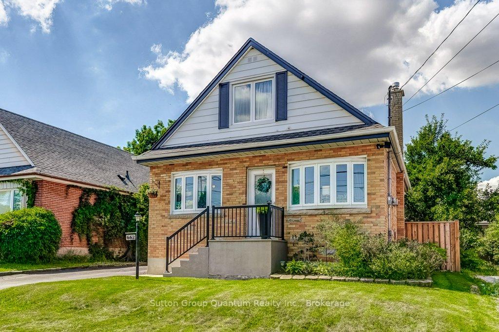 Photo 3 of 662 Upper Sherman Avenue, Hamilton, Burkholme — HOMEH